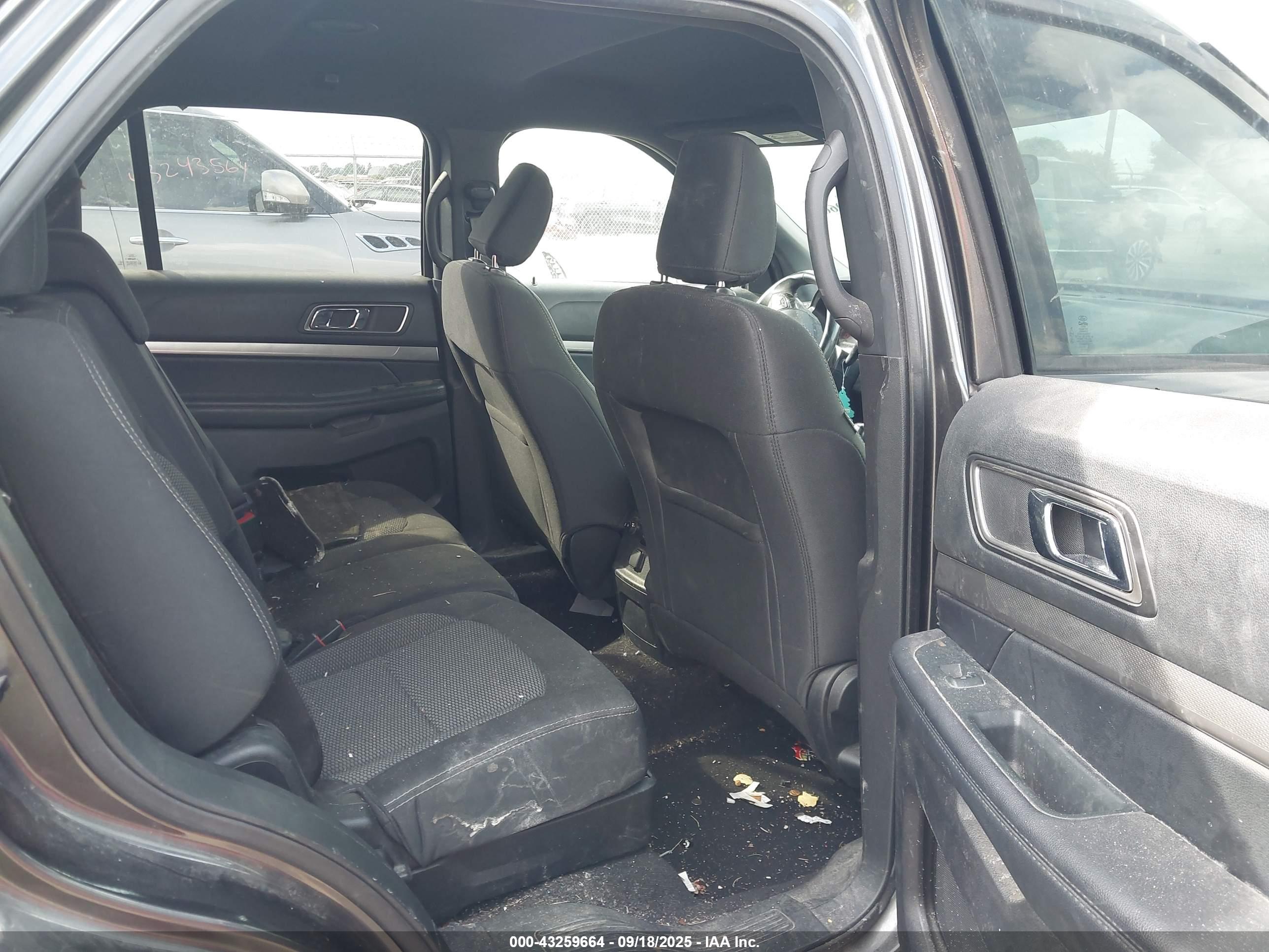 FORD EXPLORER image 8