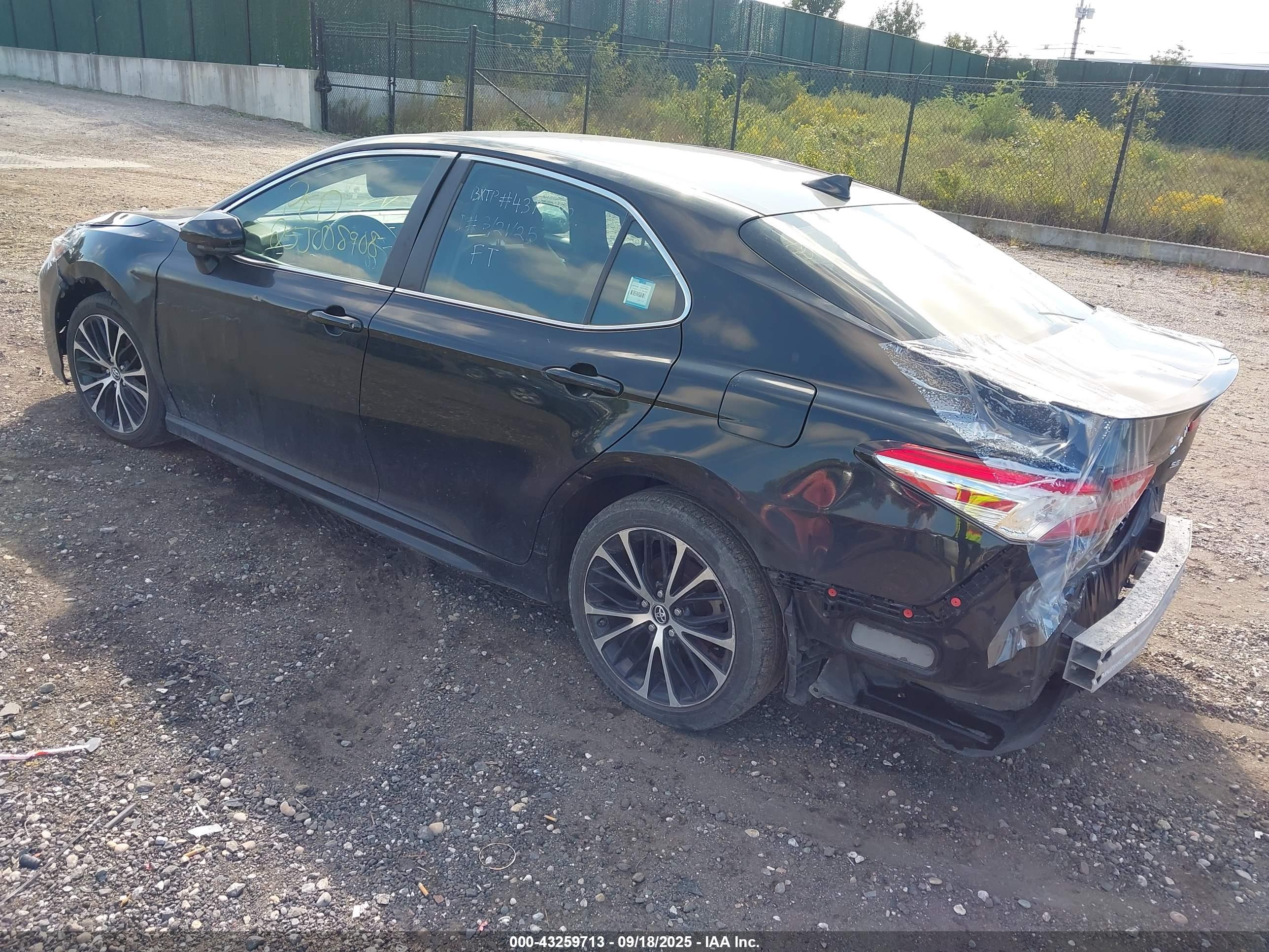 TOYOTA CAMRY image 3