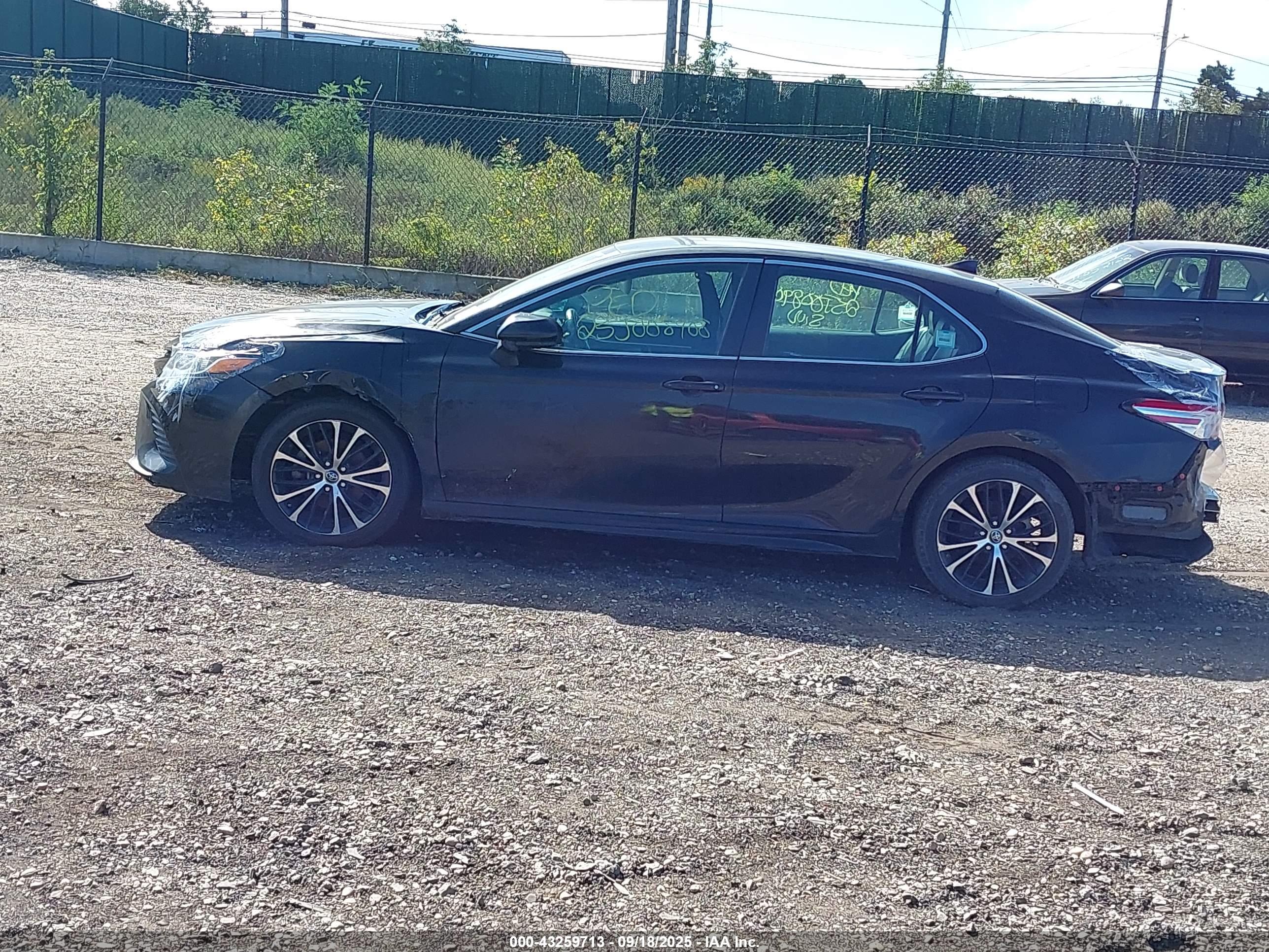 TOYOTA CAMRY image 6