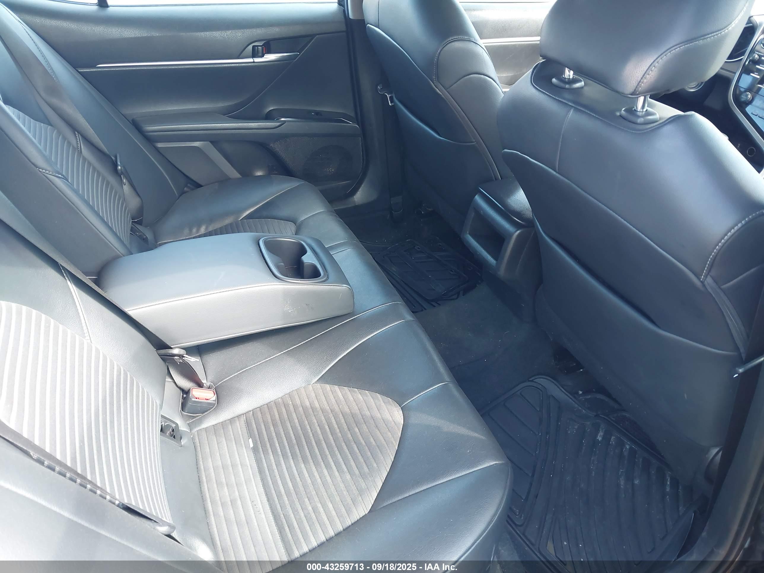 TOYOTA CAMRY image 8