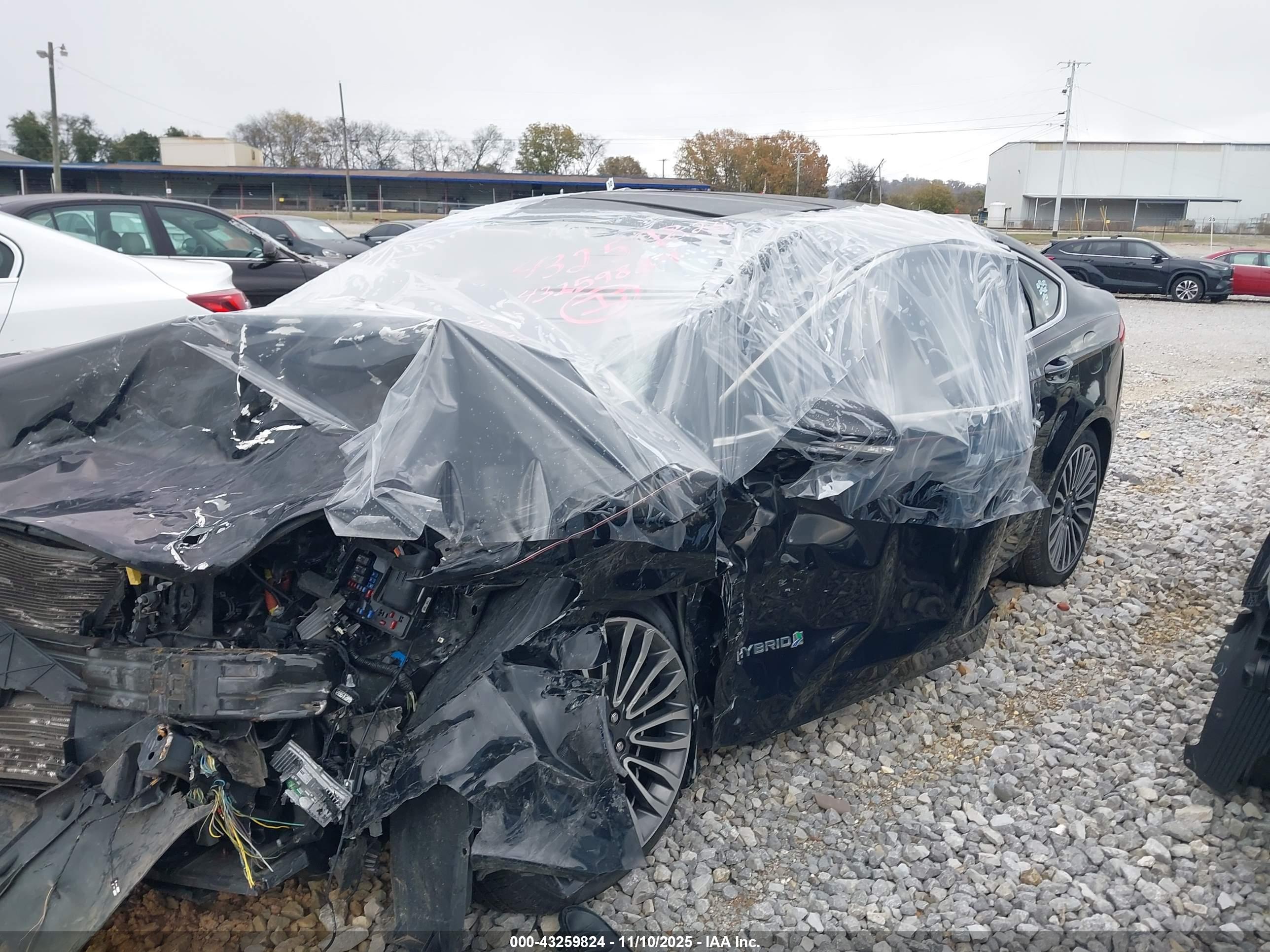 FORD FUSION image 2
