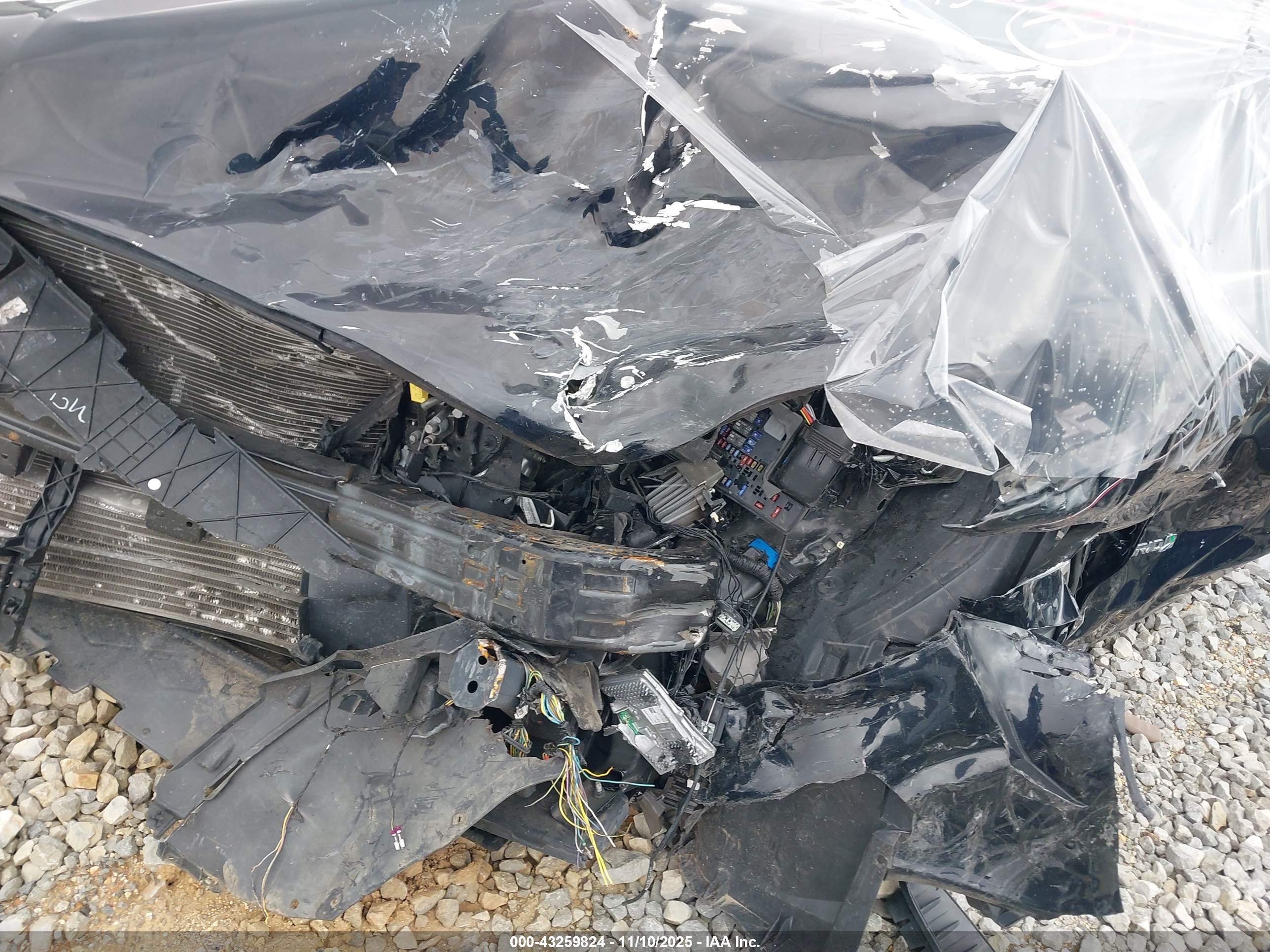 FORD FUSION image 6