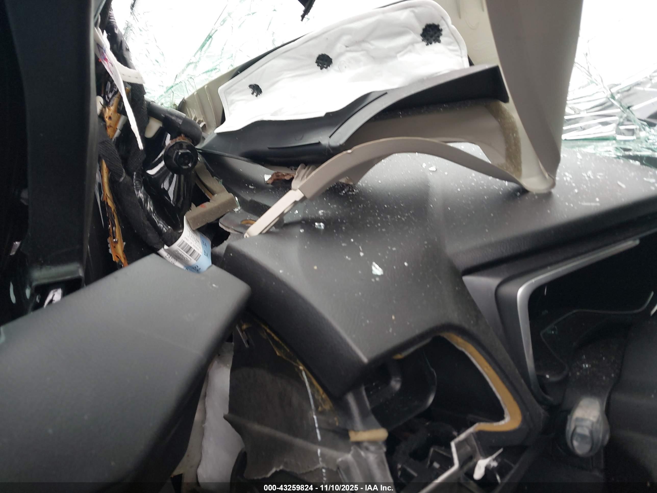 FORD FUSION image 7