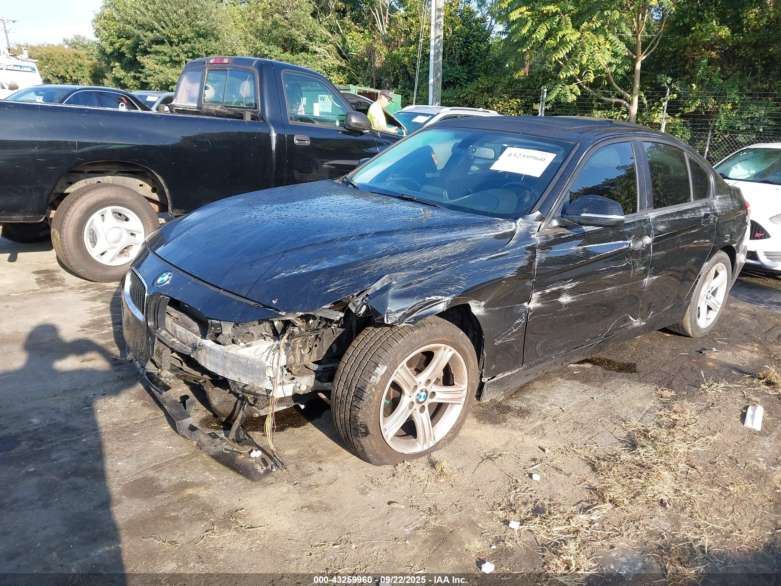 BMW 320I image 2