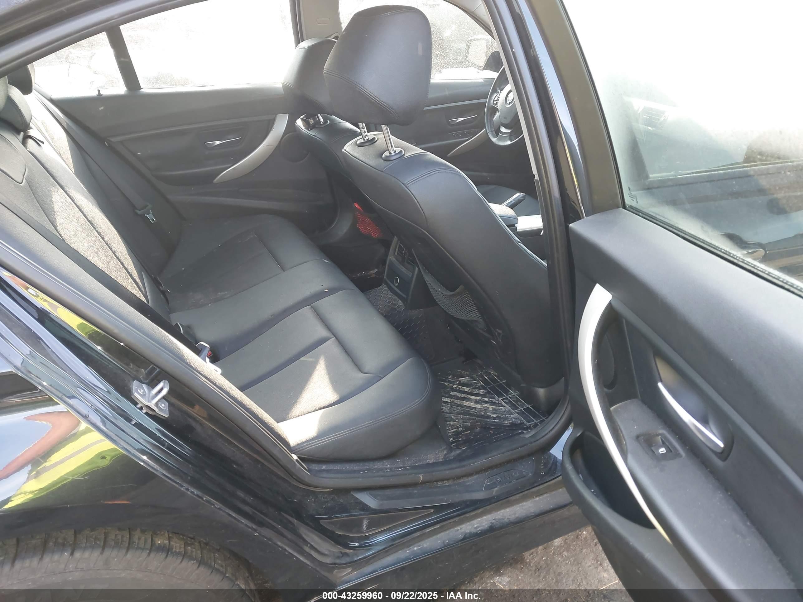 BMW 320I image 8