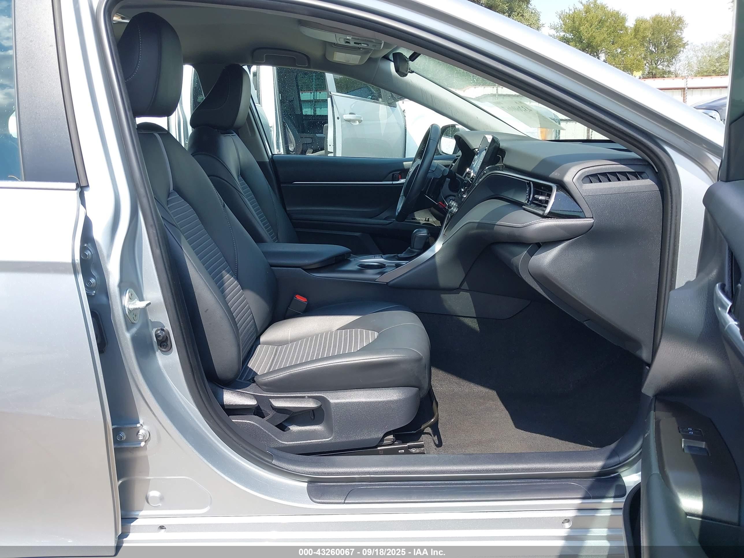 TOYOTA CAMRY image 5