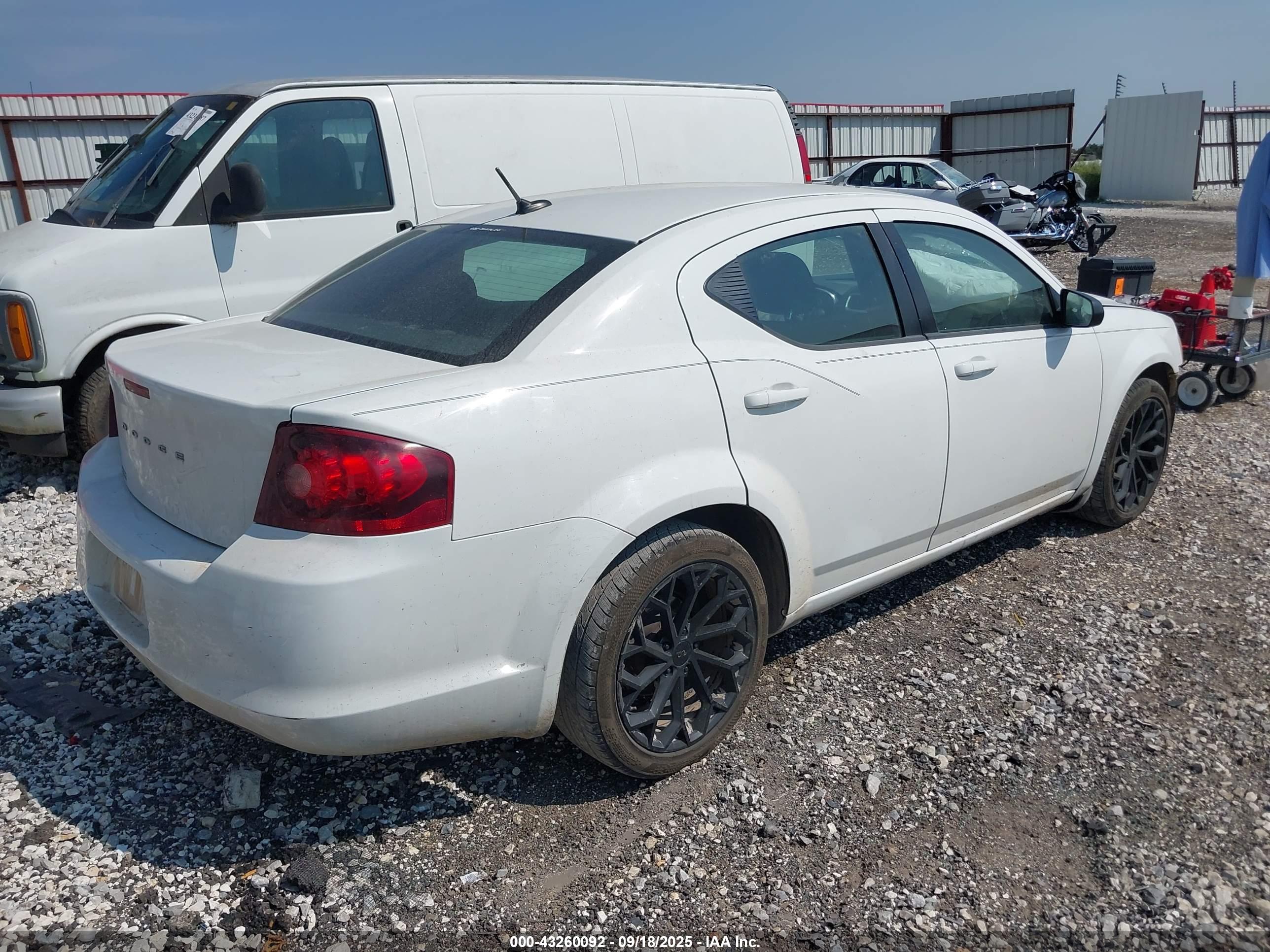 DODGE AVENGER image 4
