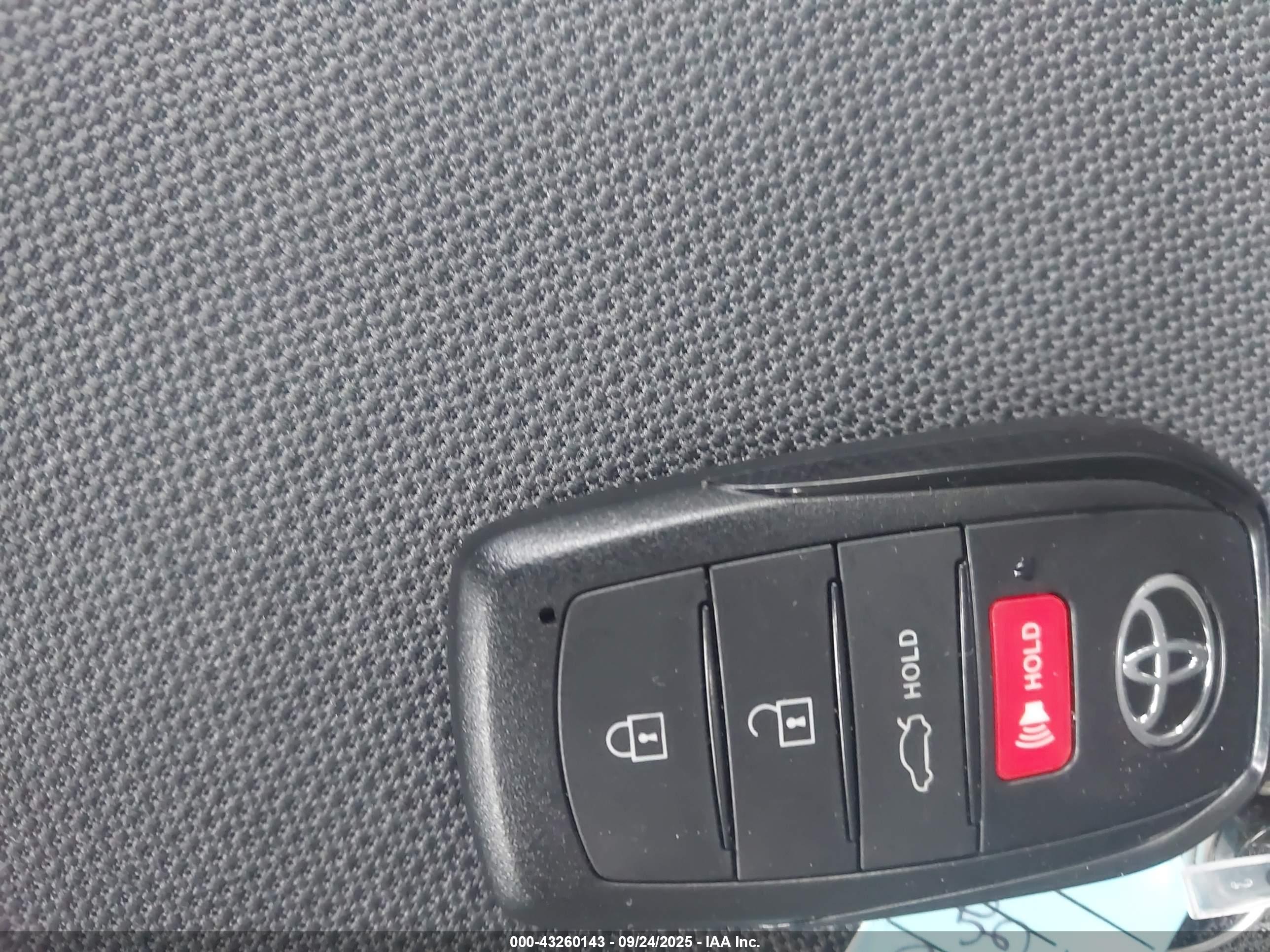 TOYOTA COROLLA image 11