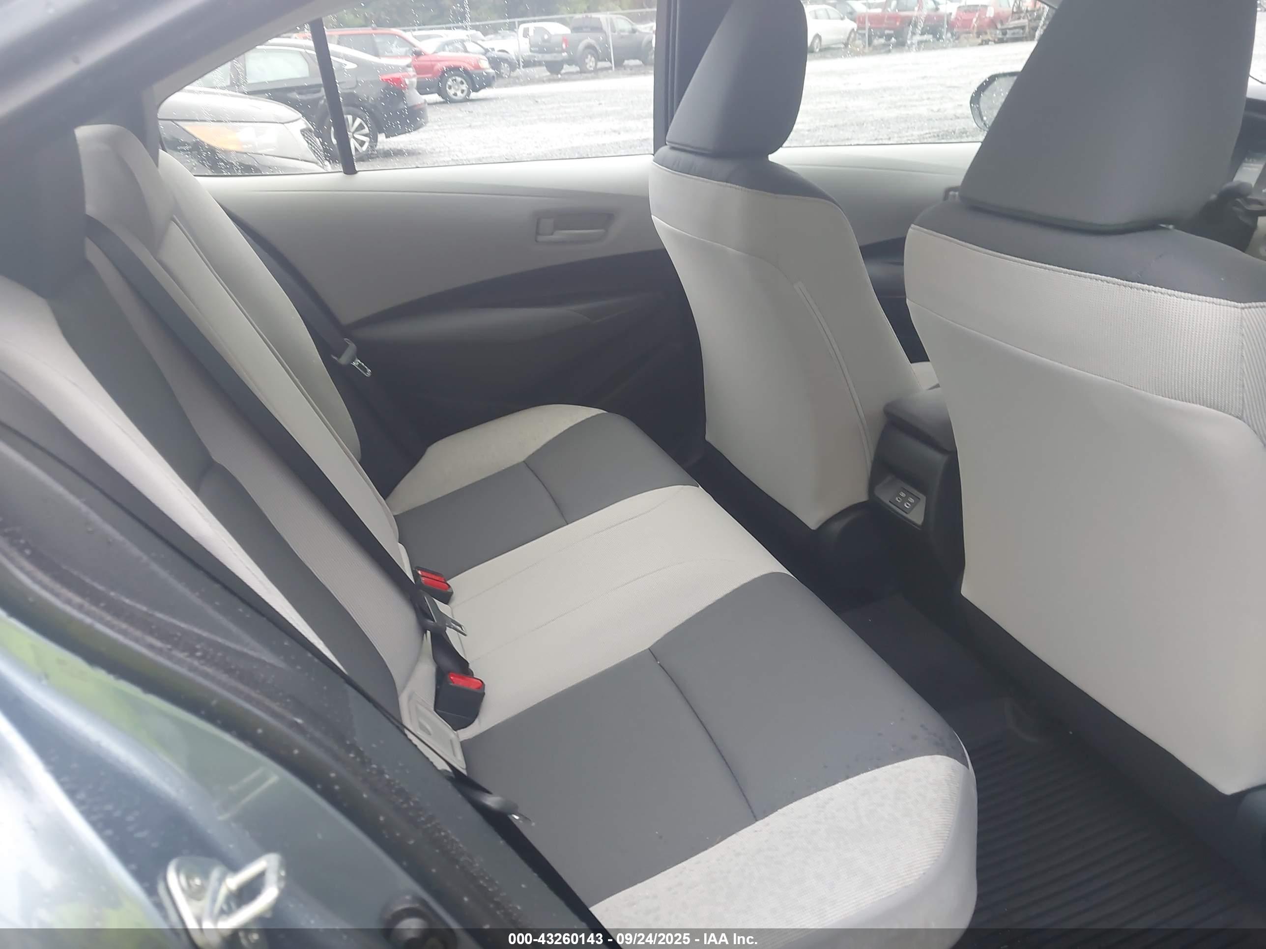 TOYOTA COROLLA image 8