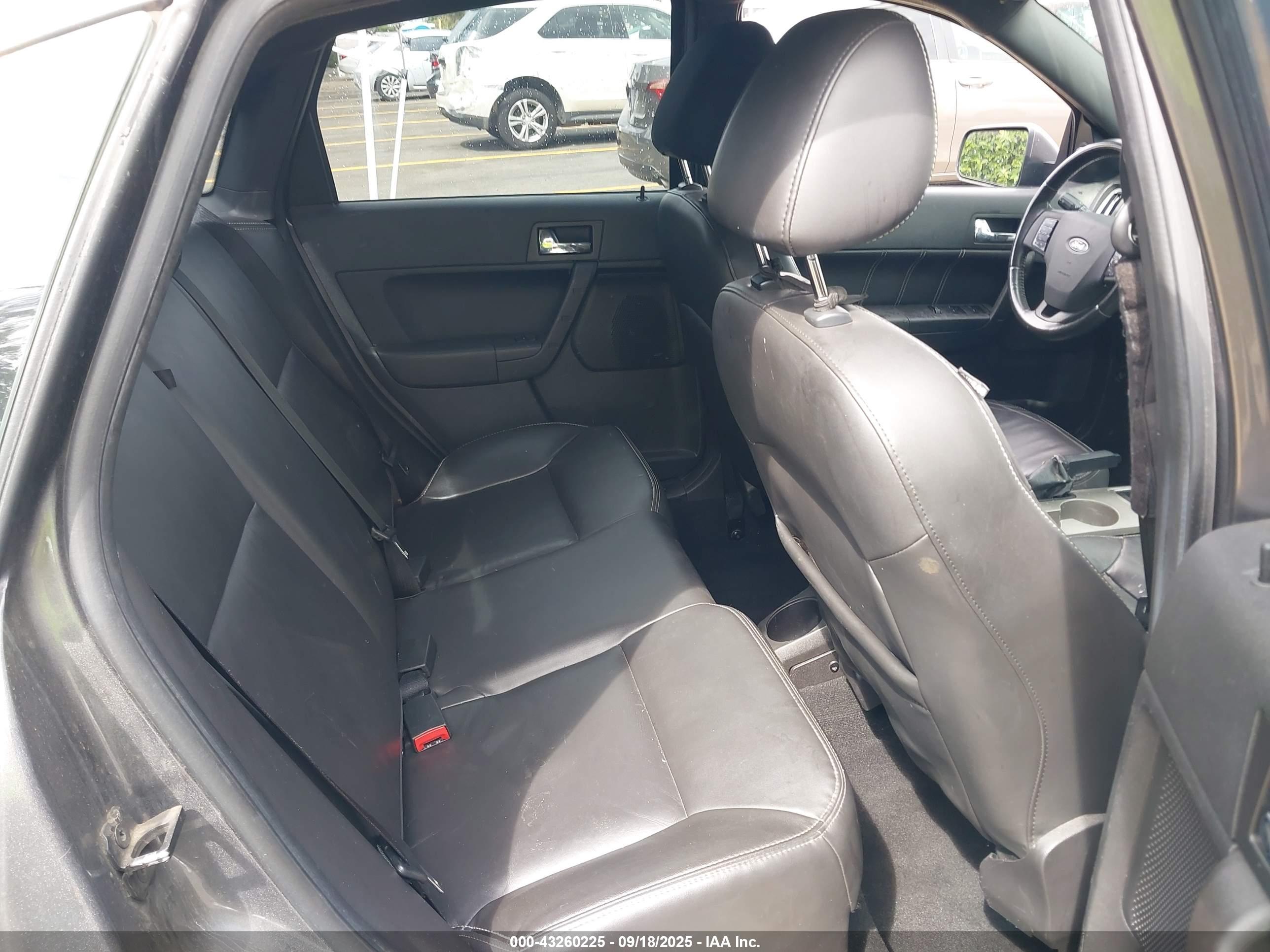 FORD FOCUS image 8