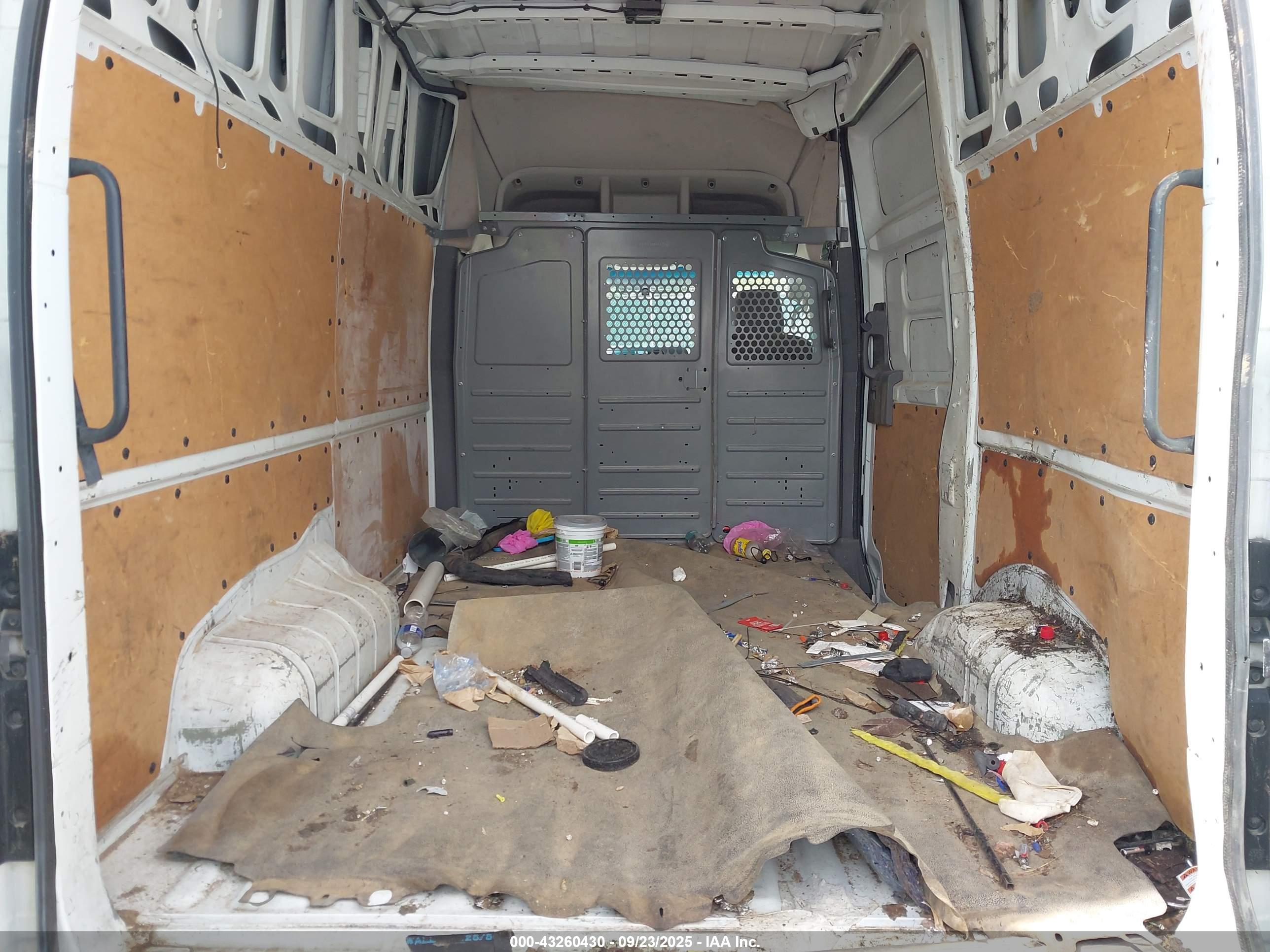NISSAN NV image 8