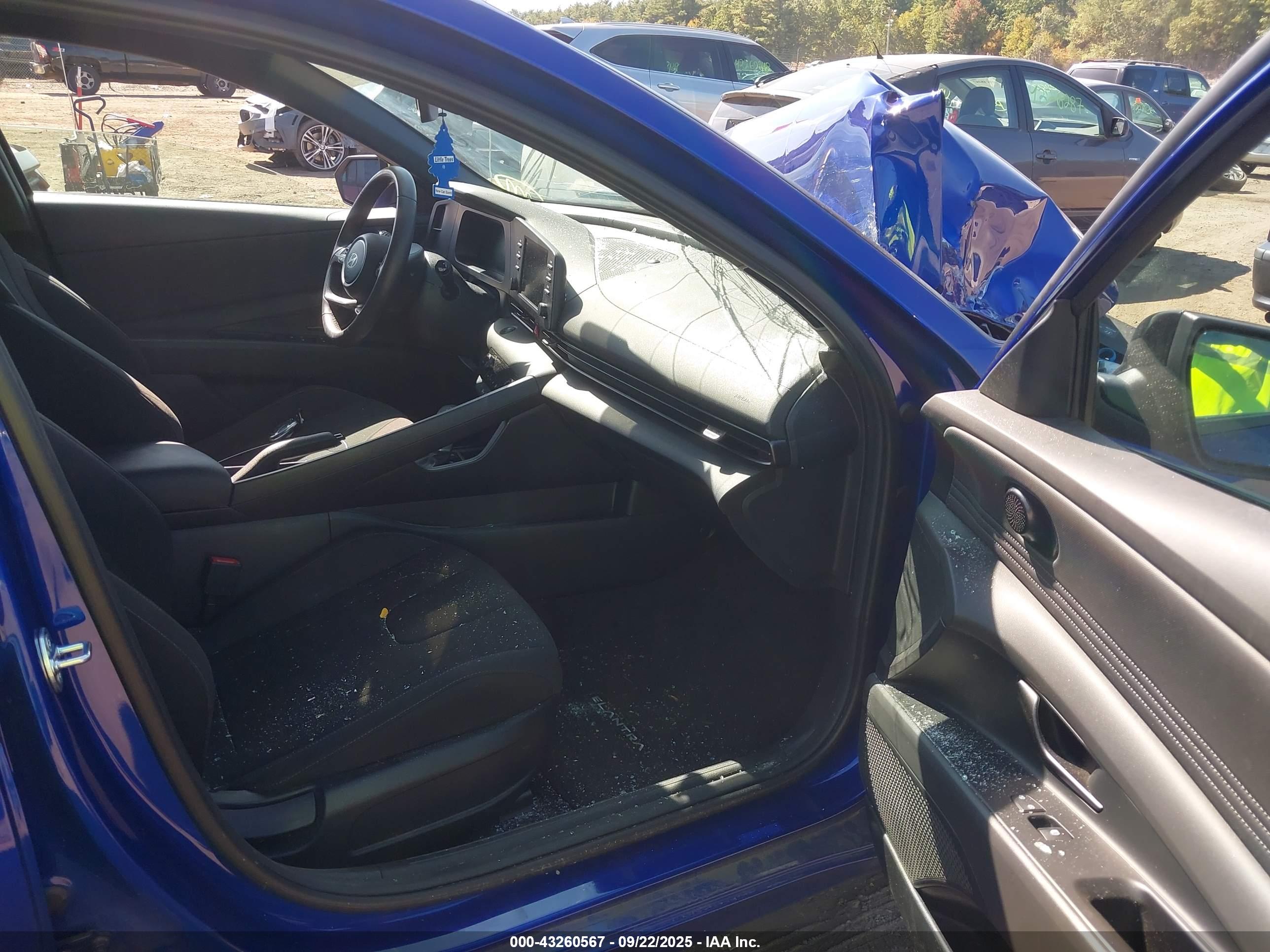 HYUNDAI ELANTRA image 5
