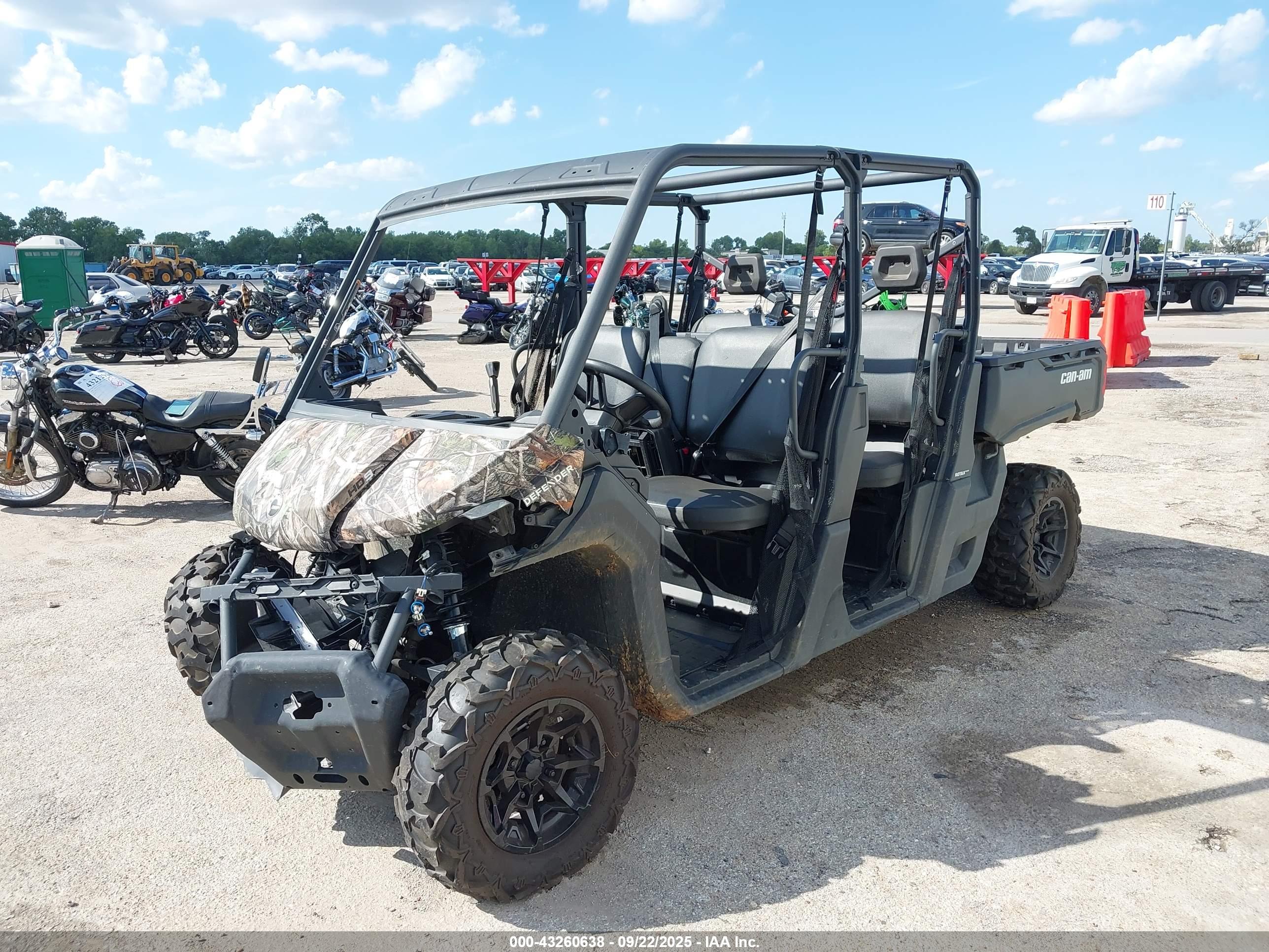 CAN-AM DEFENDER image 2