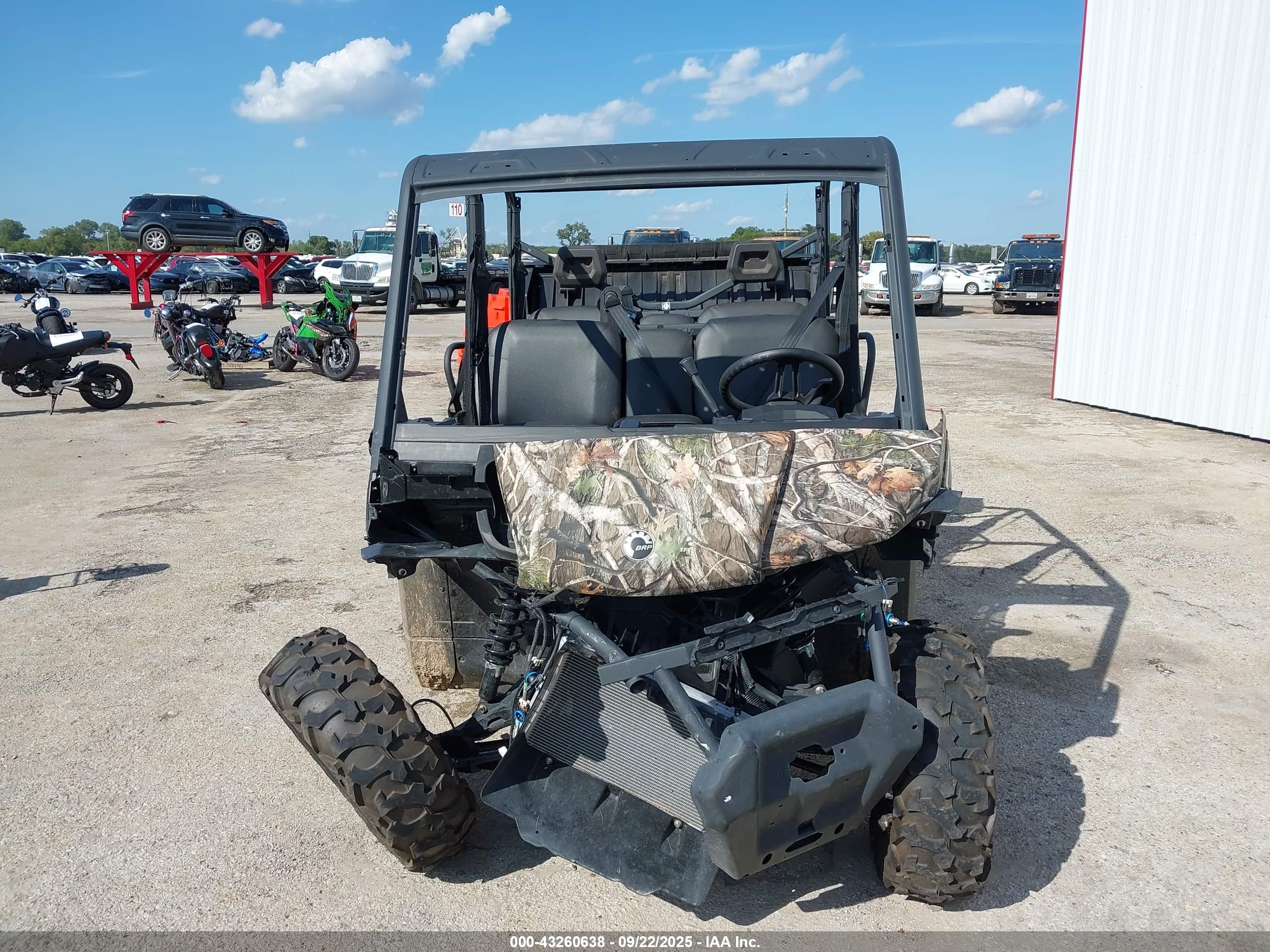 CAN-AM DEFENDER image 5