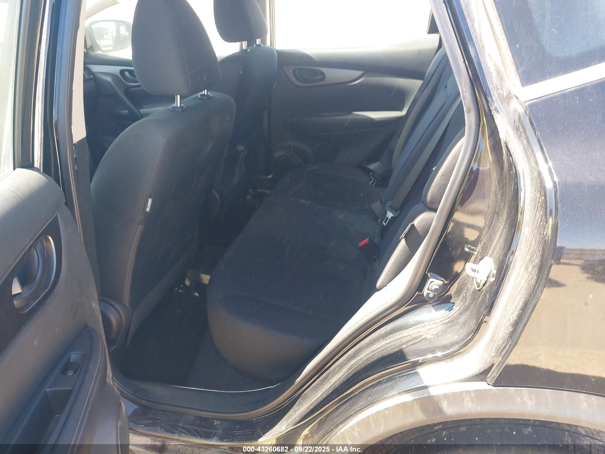 NISSAN ROGUE image 8