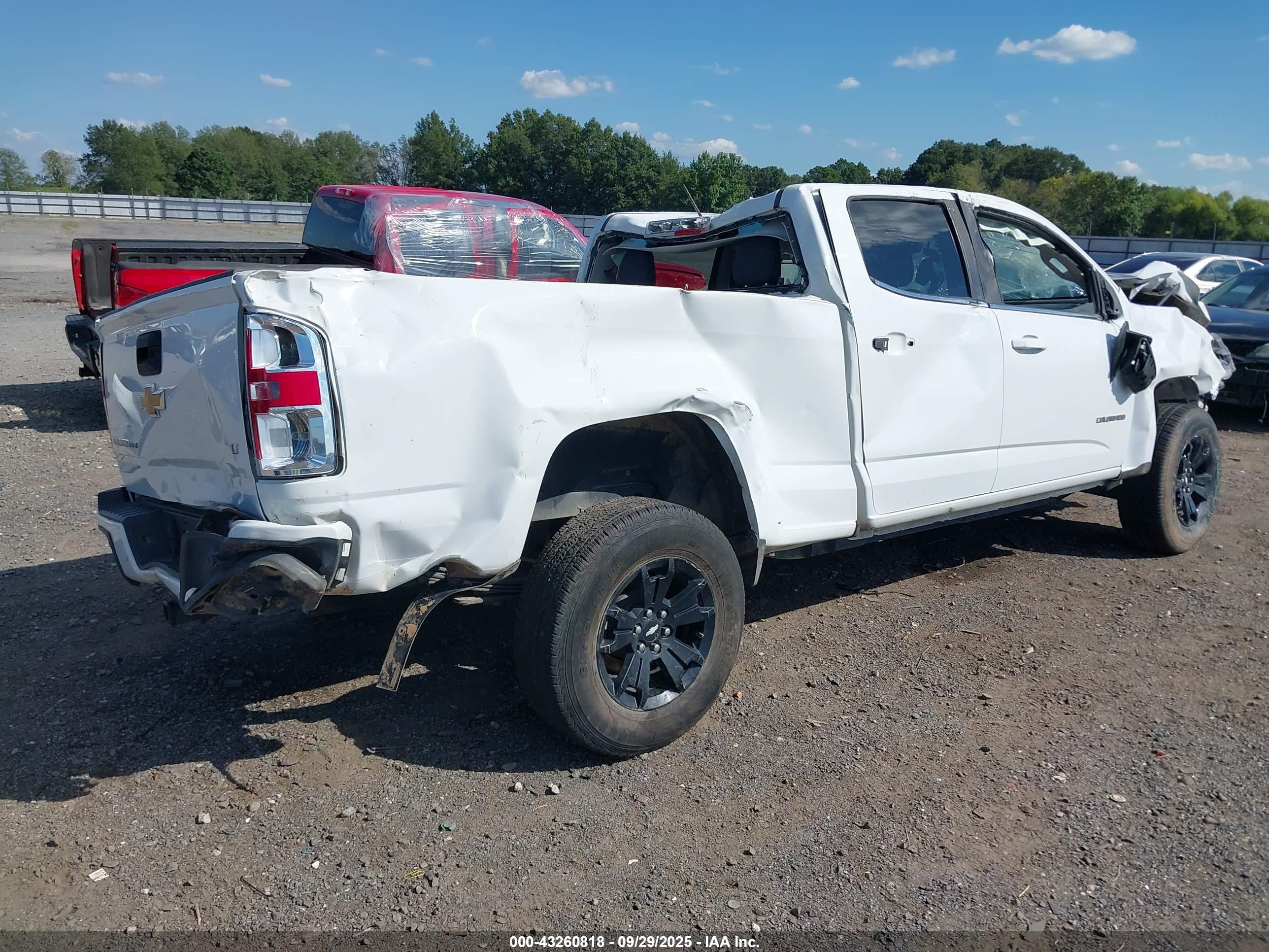 CHEVROLET COLORADO image 4