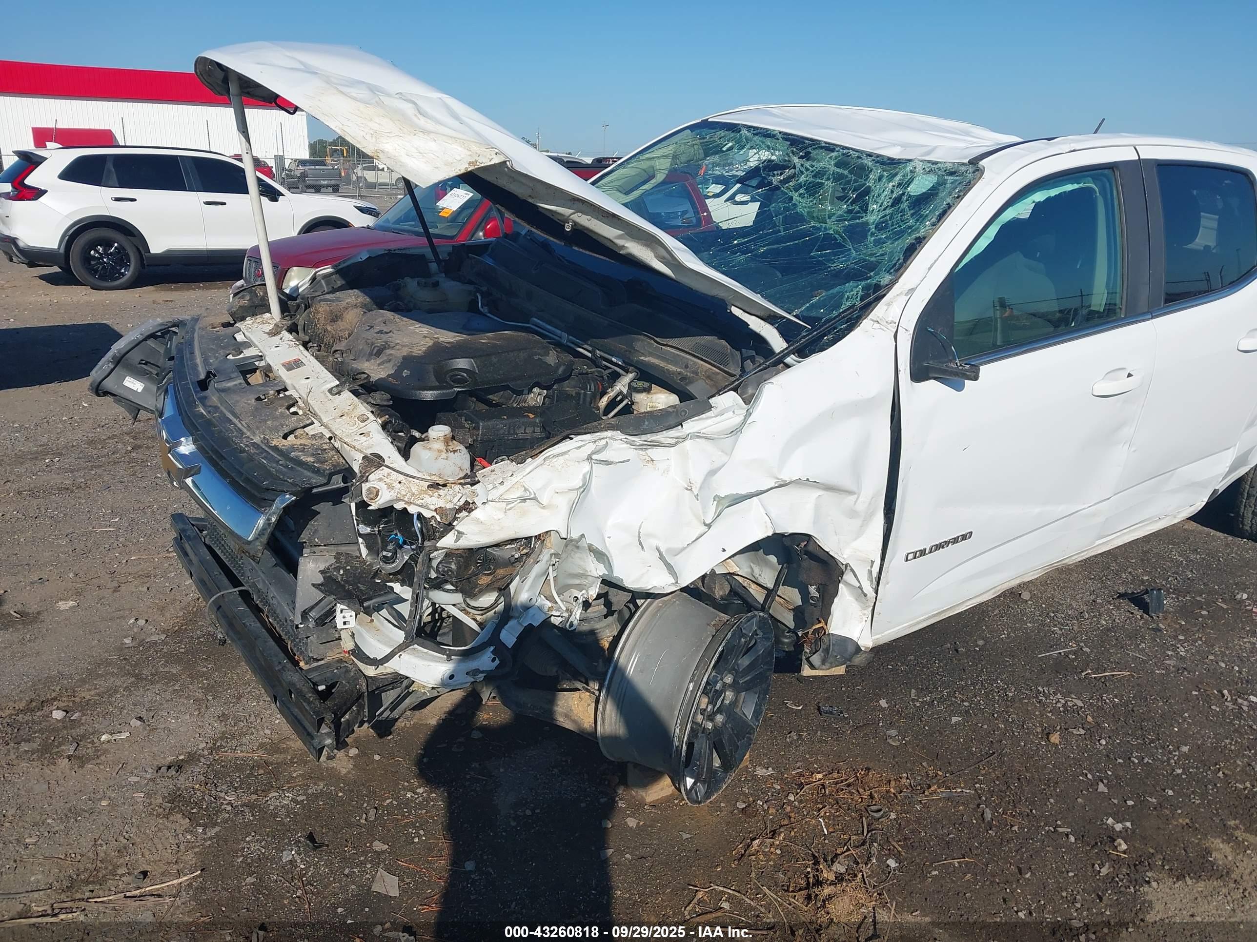 CHEVROLET COLORADO image 6