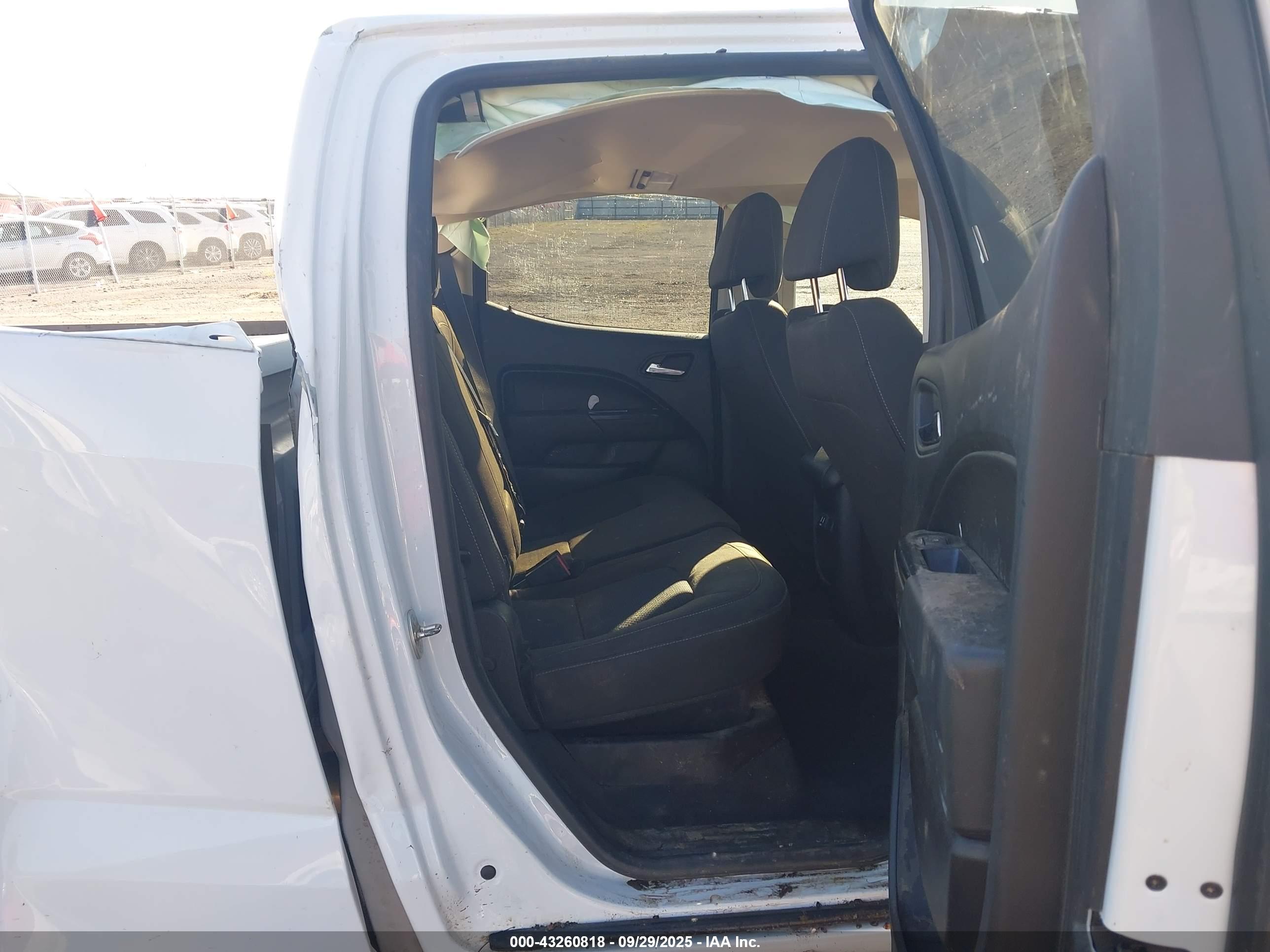 CHEVROLET COLORADO image 8