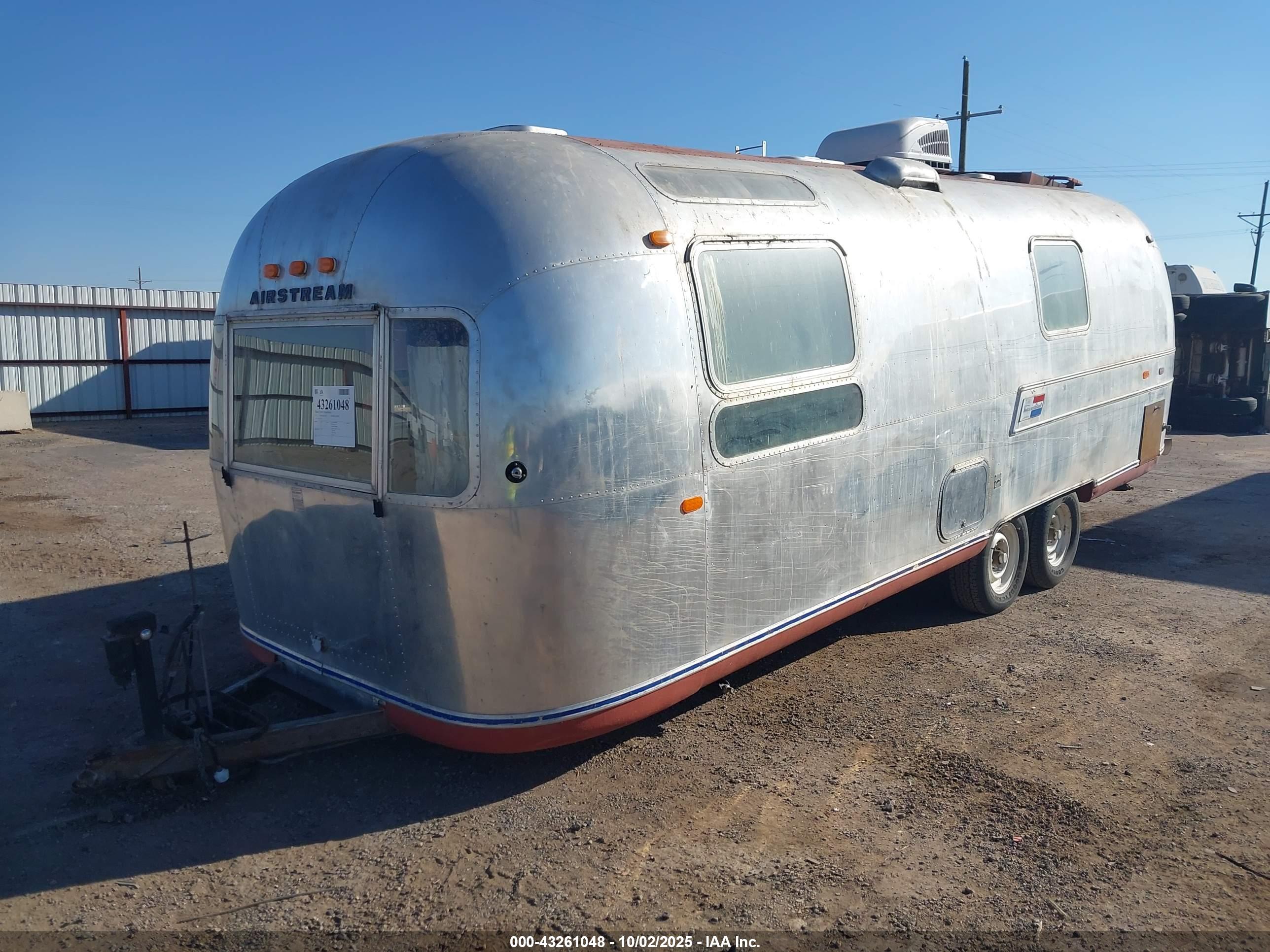 AIRSTREAM OVERLANDER image 2