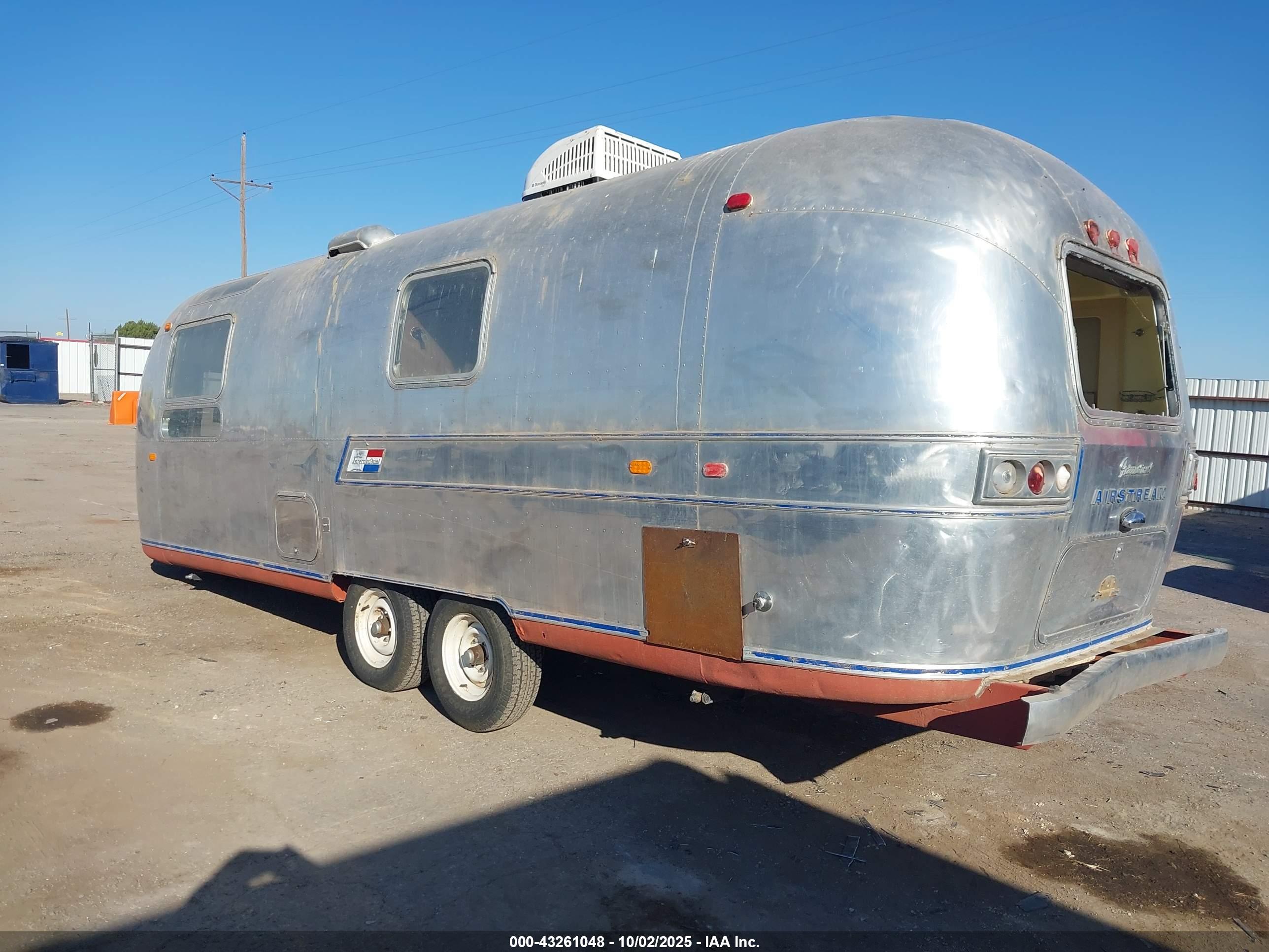 AIRSTREAM OVERLANDER image 3