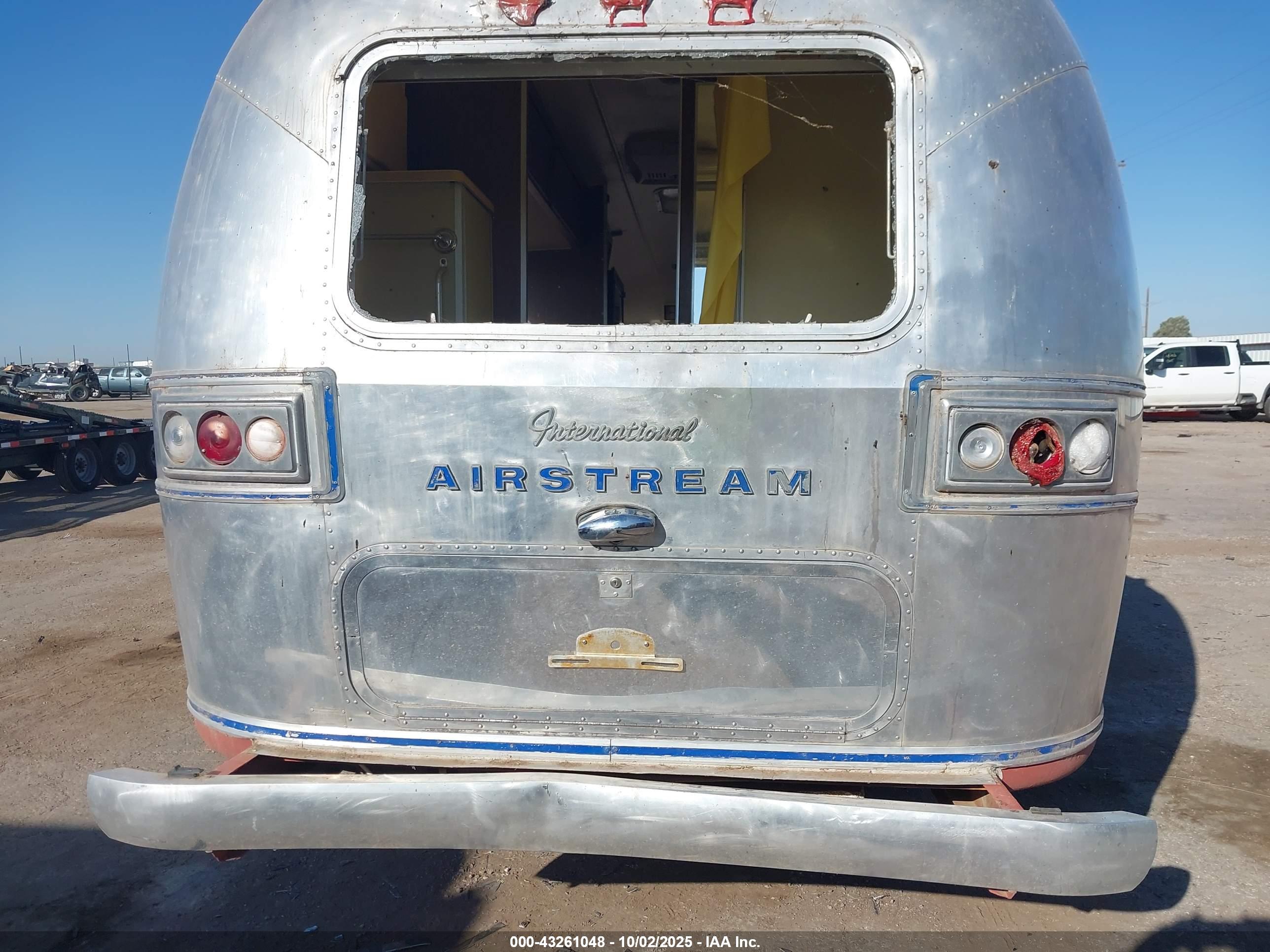 AIRSTREAM OVERLANDER image 6