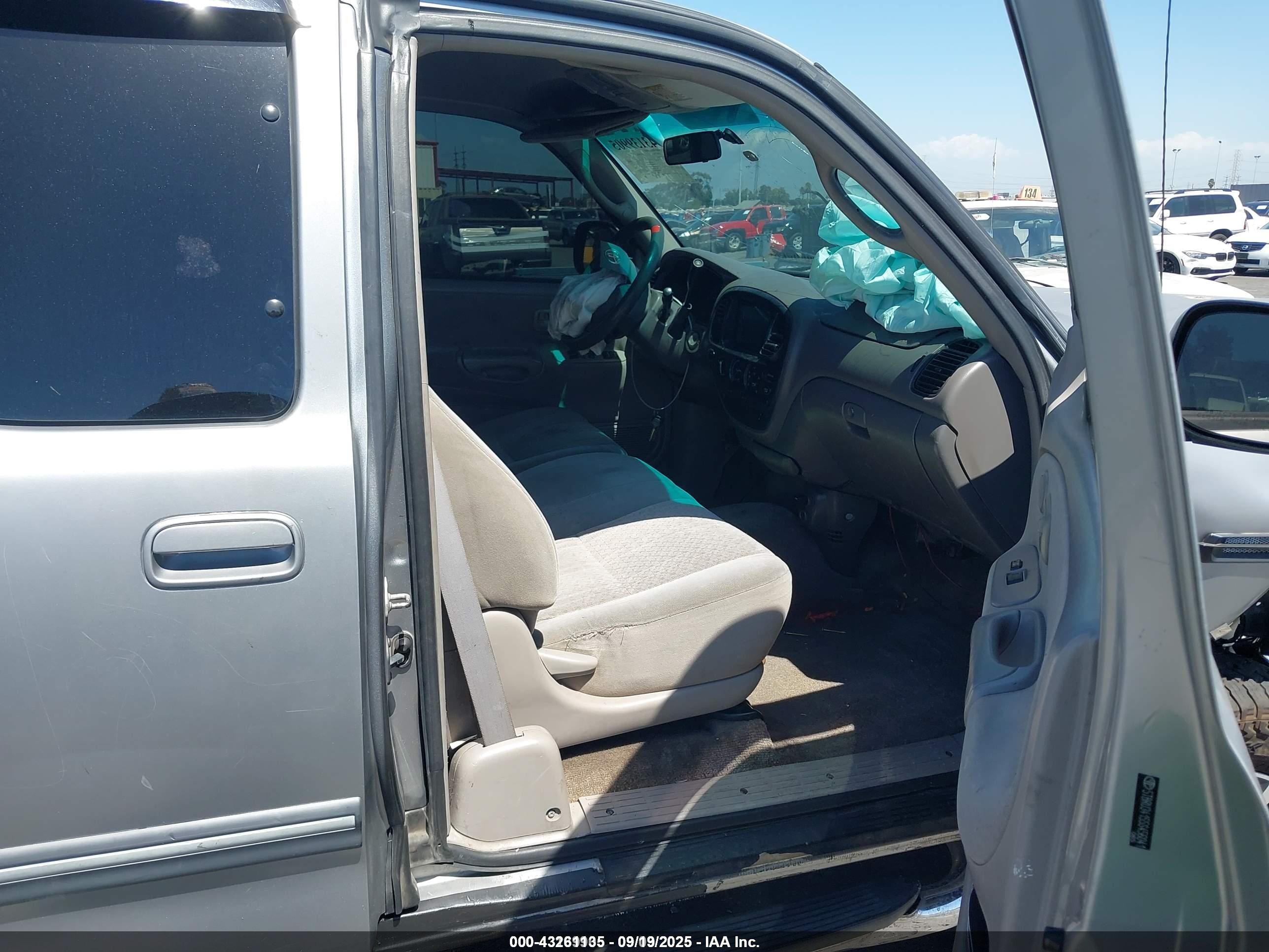 TOYOTA TUNDRA image 5