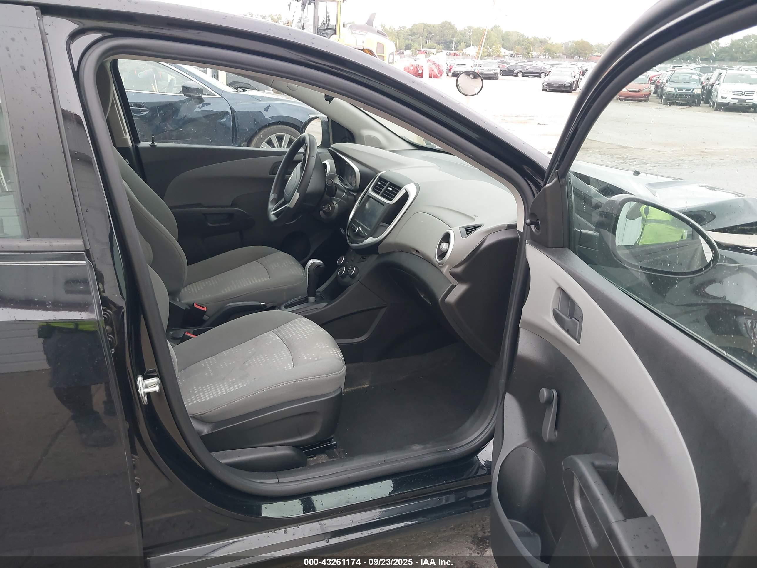 CHEVROLET SONIC image 5