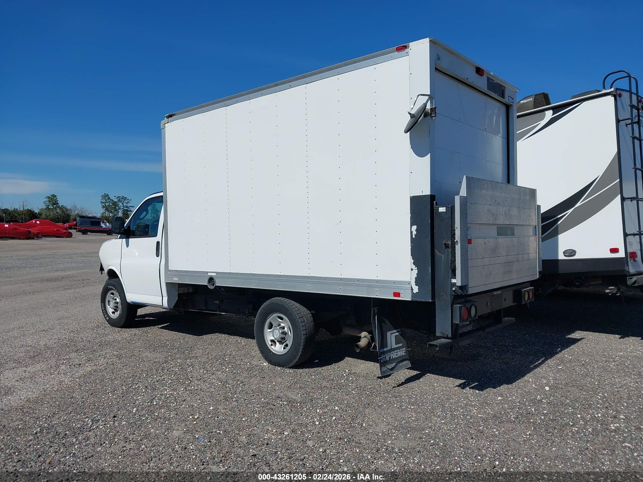 CHEVROLET EXPRESS image 3