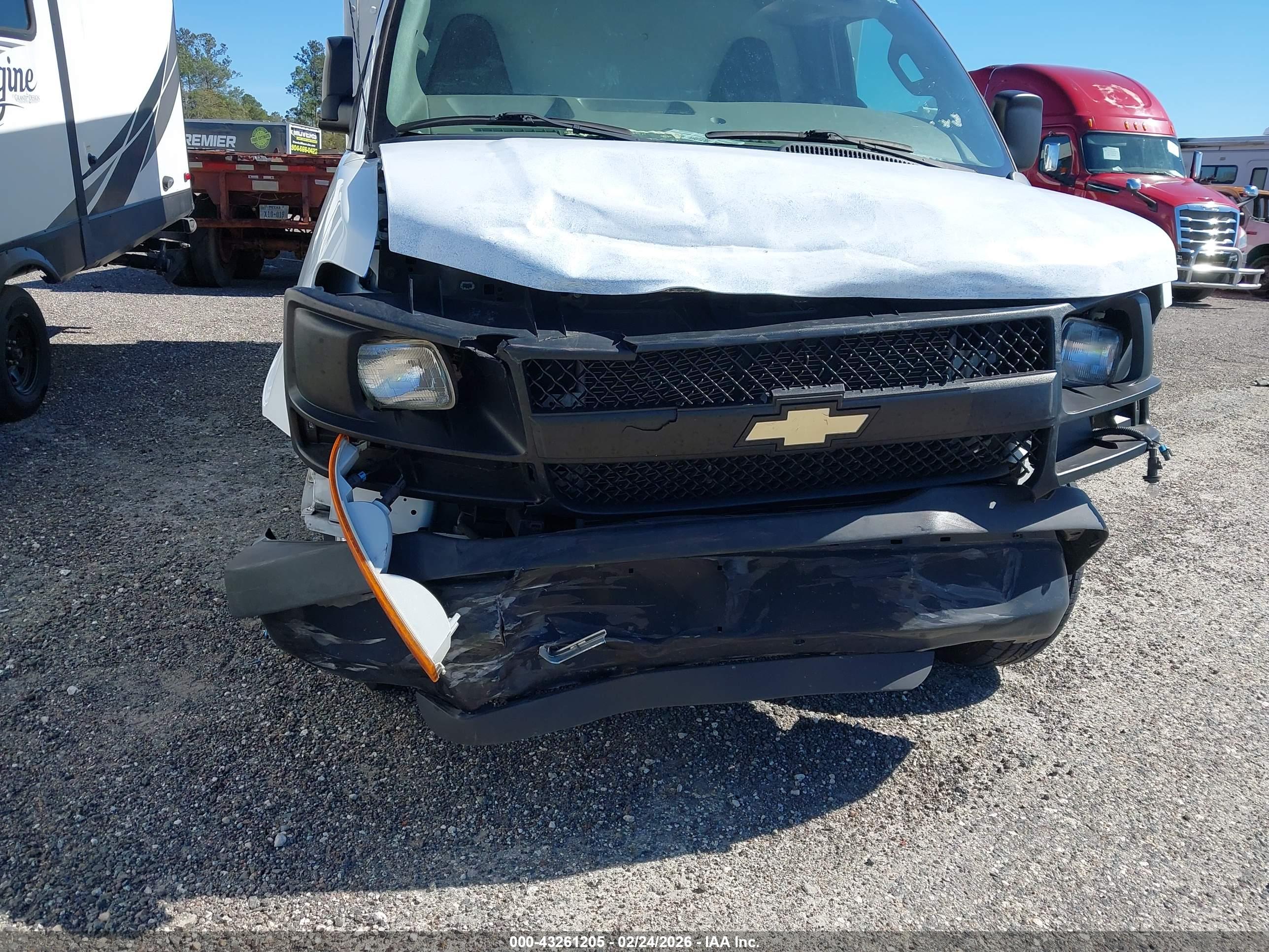 CHEVROLET EXPRESS image 6