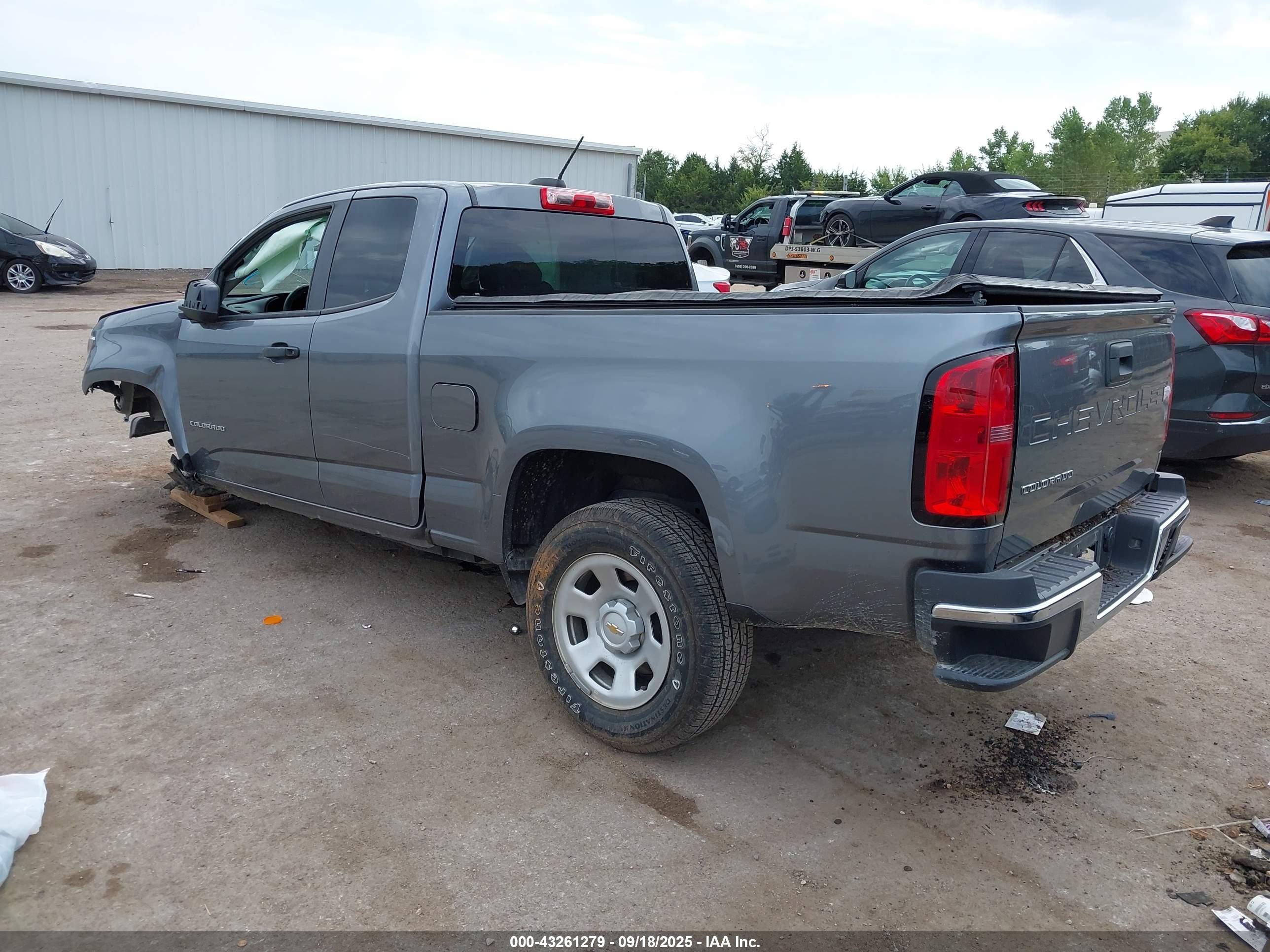 CHEVROLET COLORADO image 3