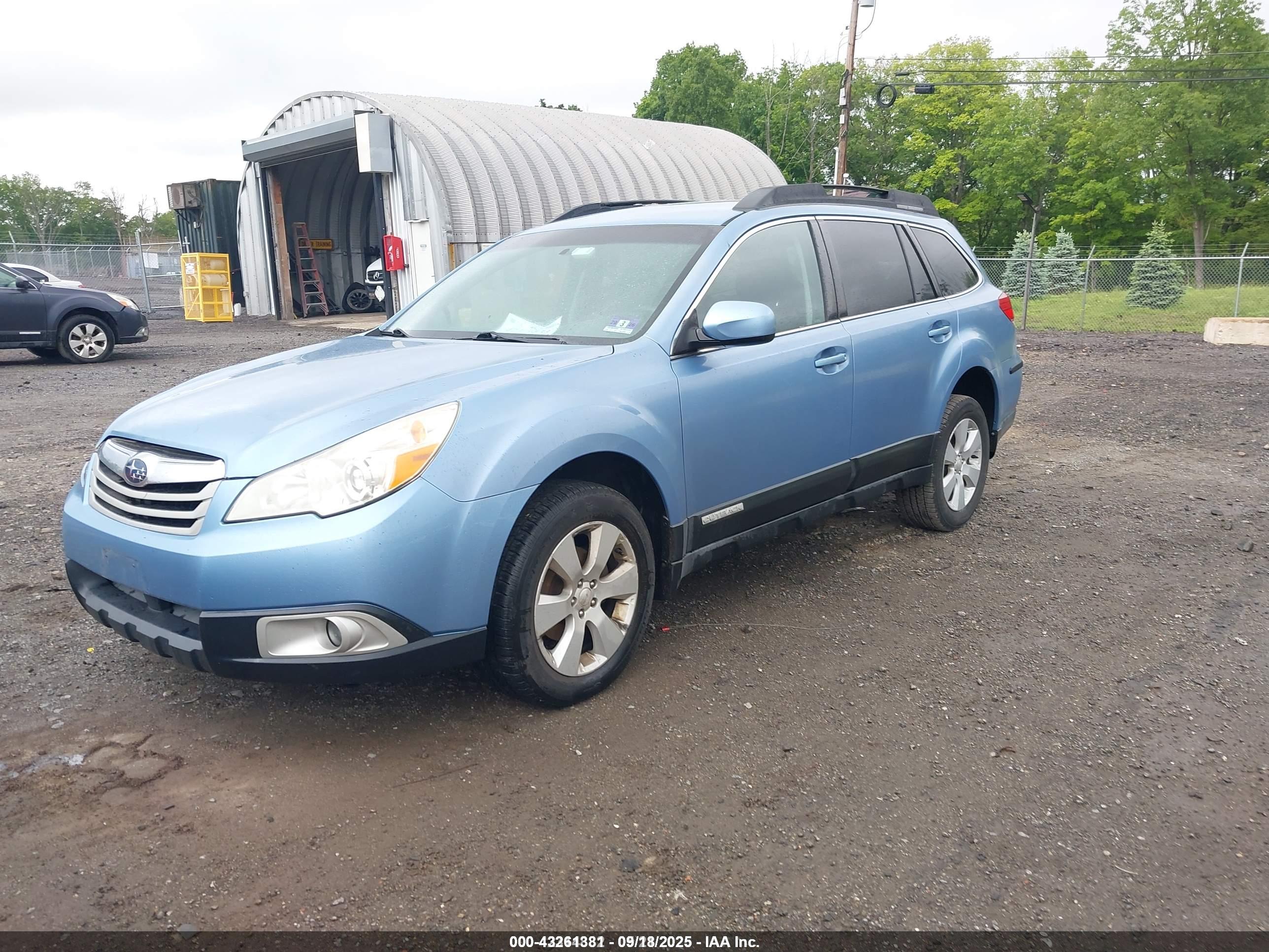 SUBARU OUTBACK image 2