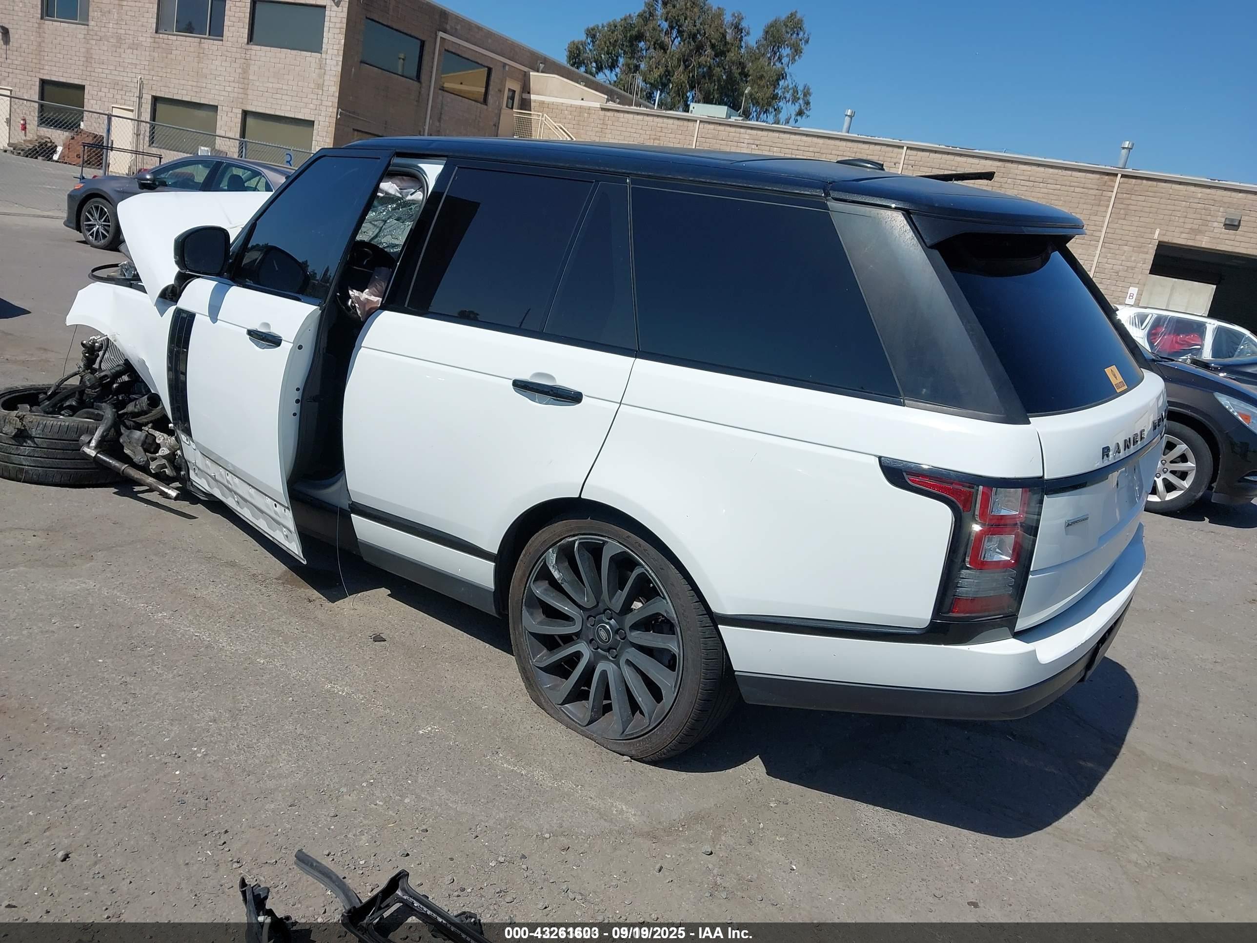 LAND ROVER image 3
