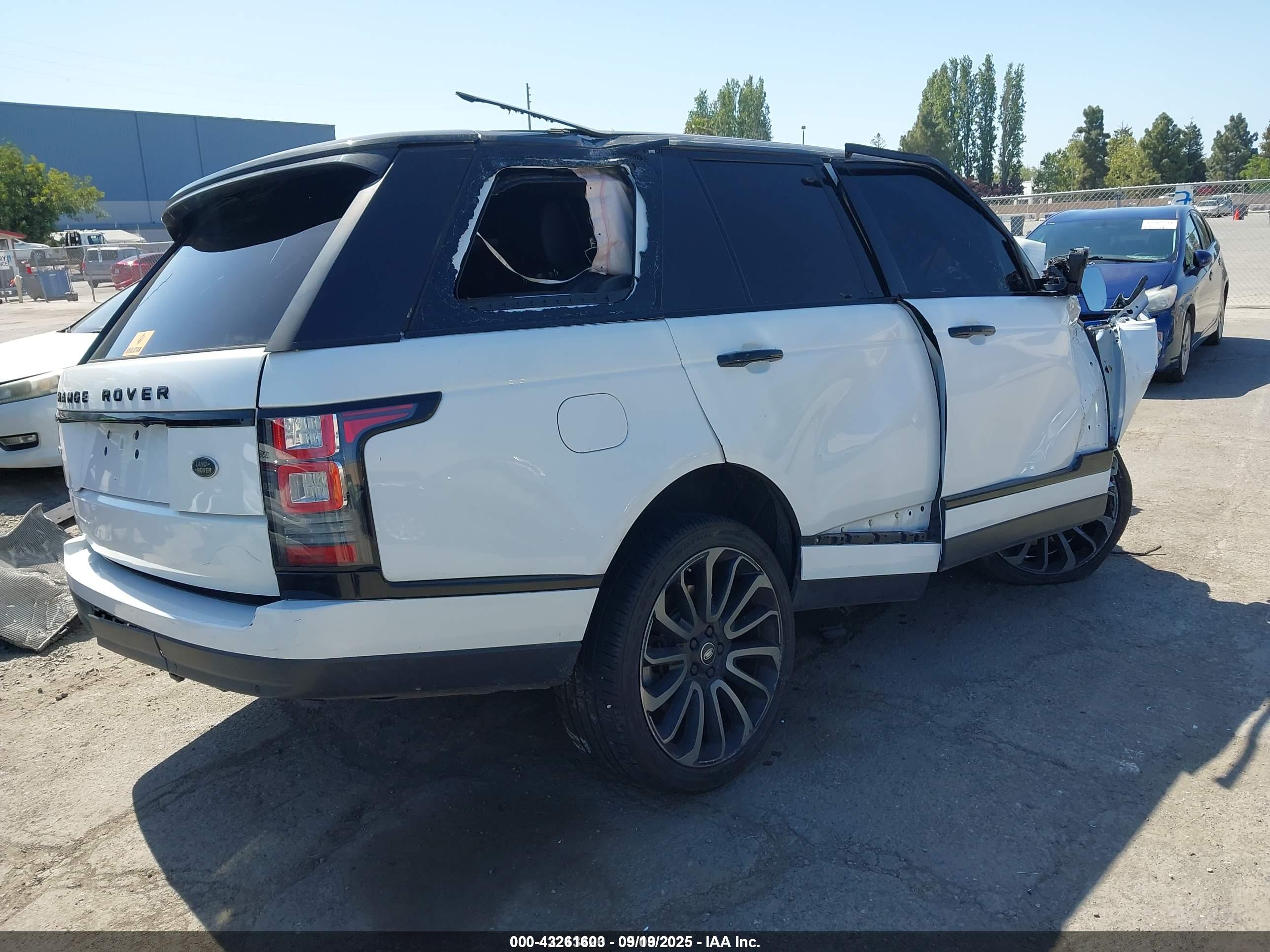LAND ROVER image 4