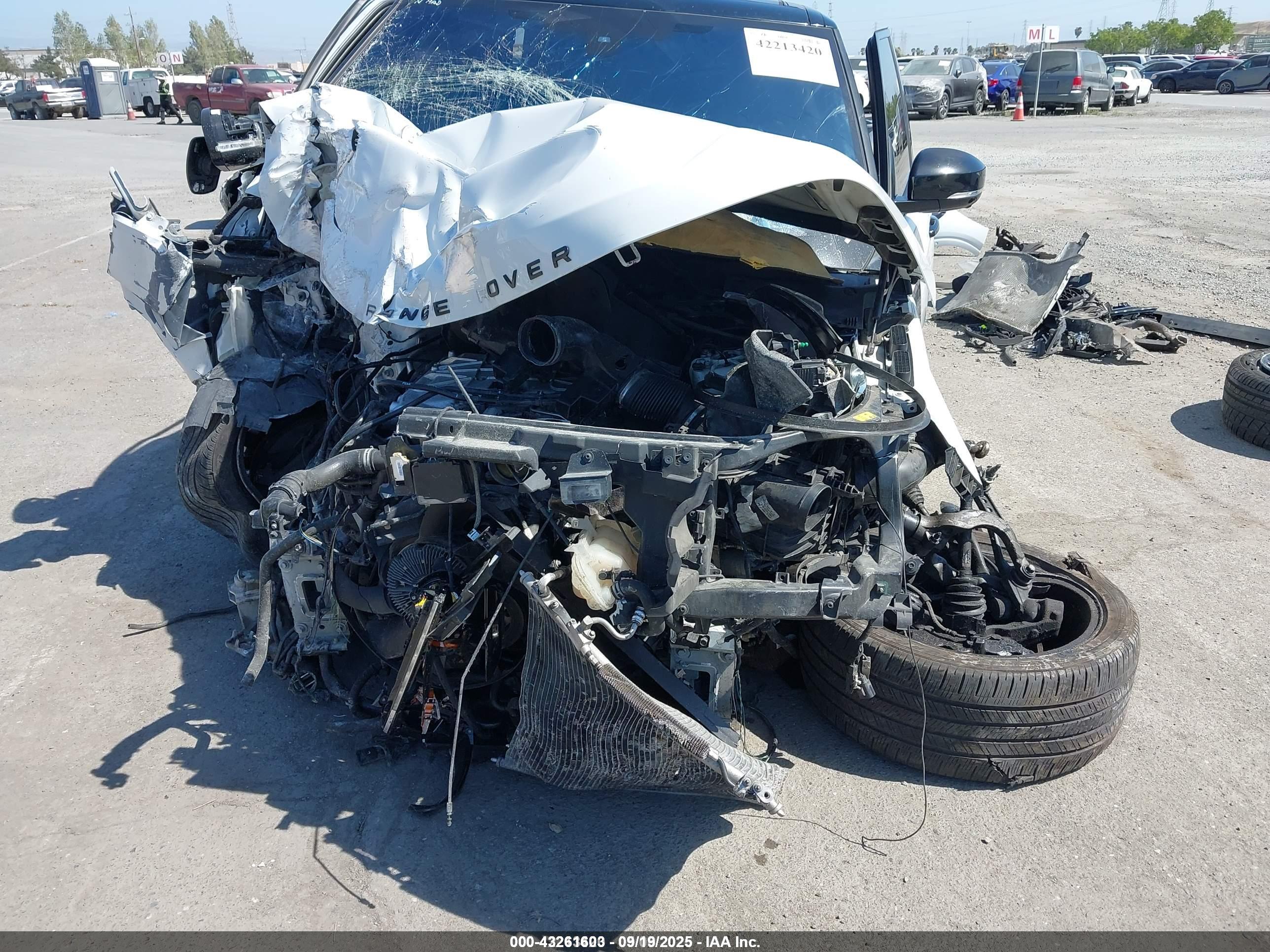 LAND ROVER image 6
