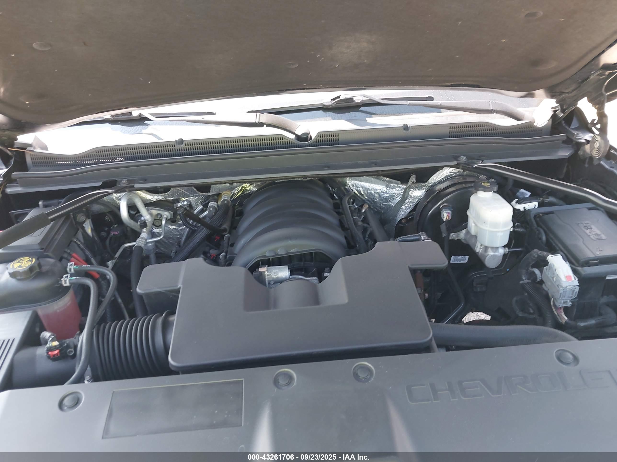 CHEVROLET SUBURBAN image 10