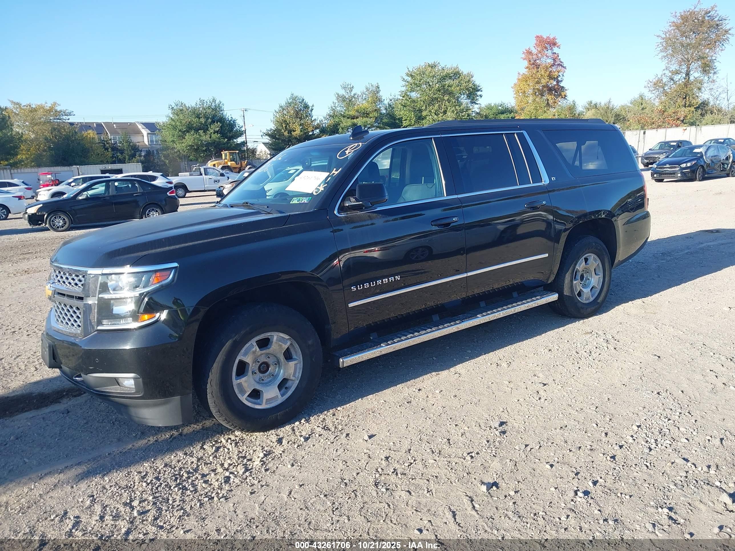 CHEVROLET SUBURBAN image 2