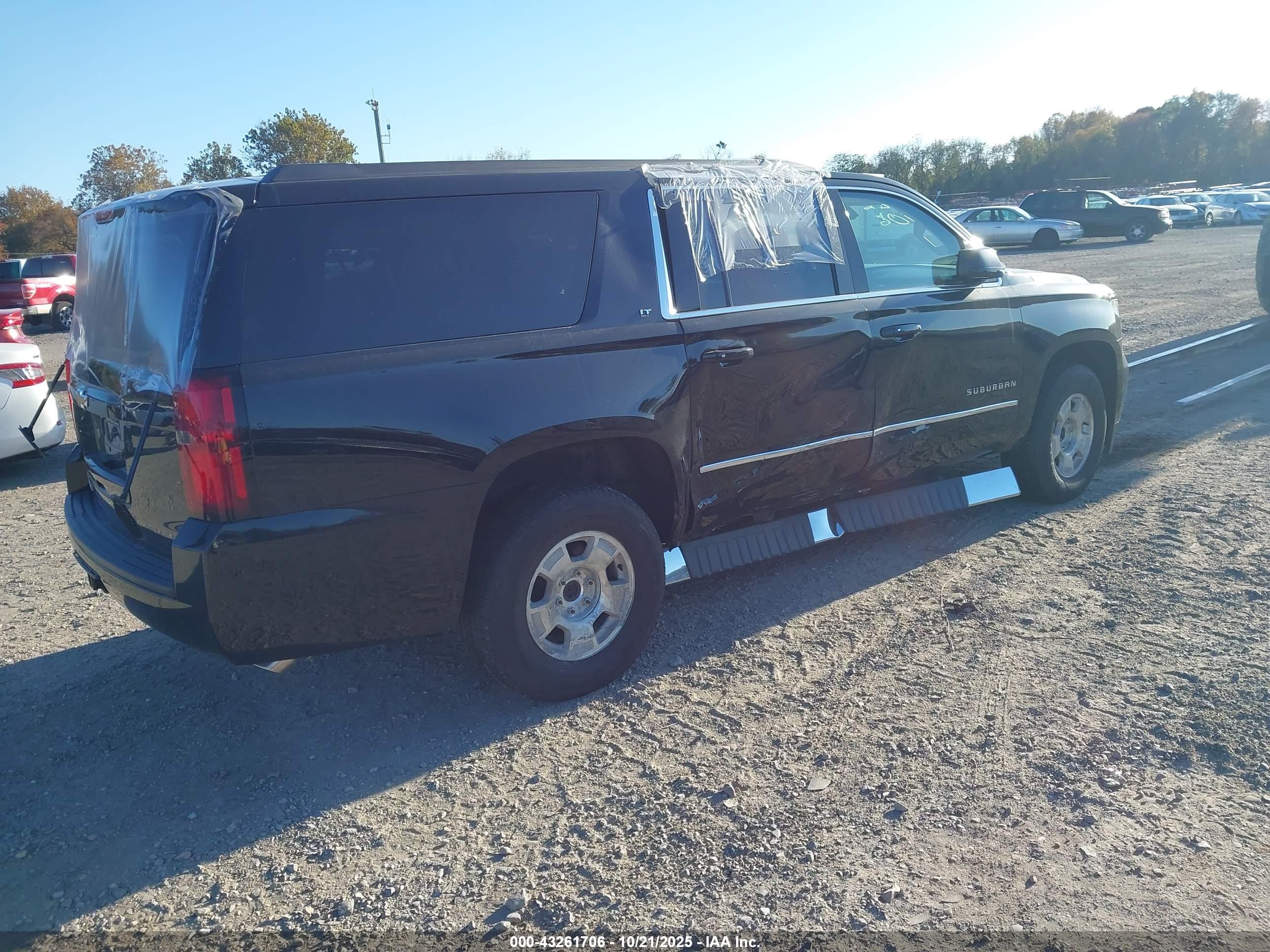 CHEVROLET SUBURBAN image 4