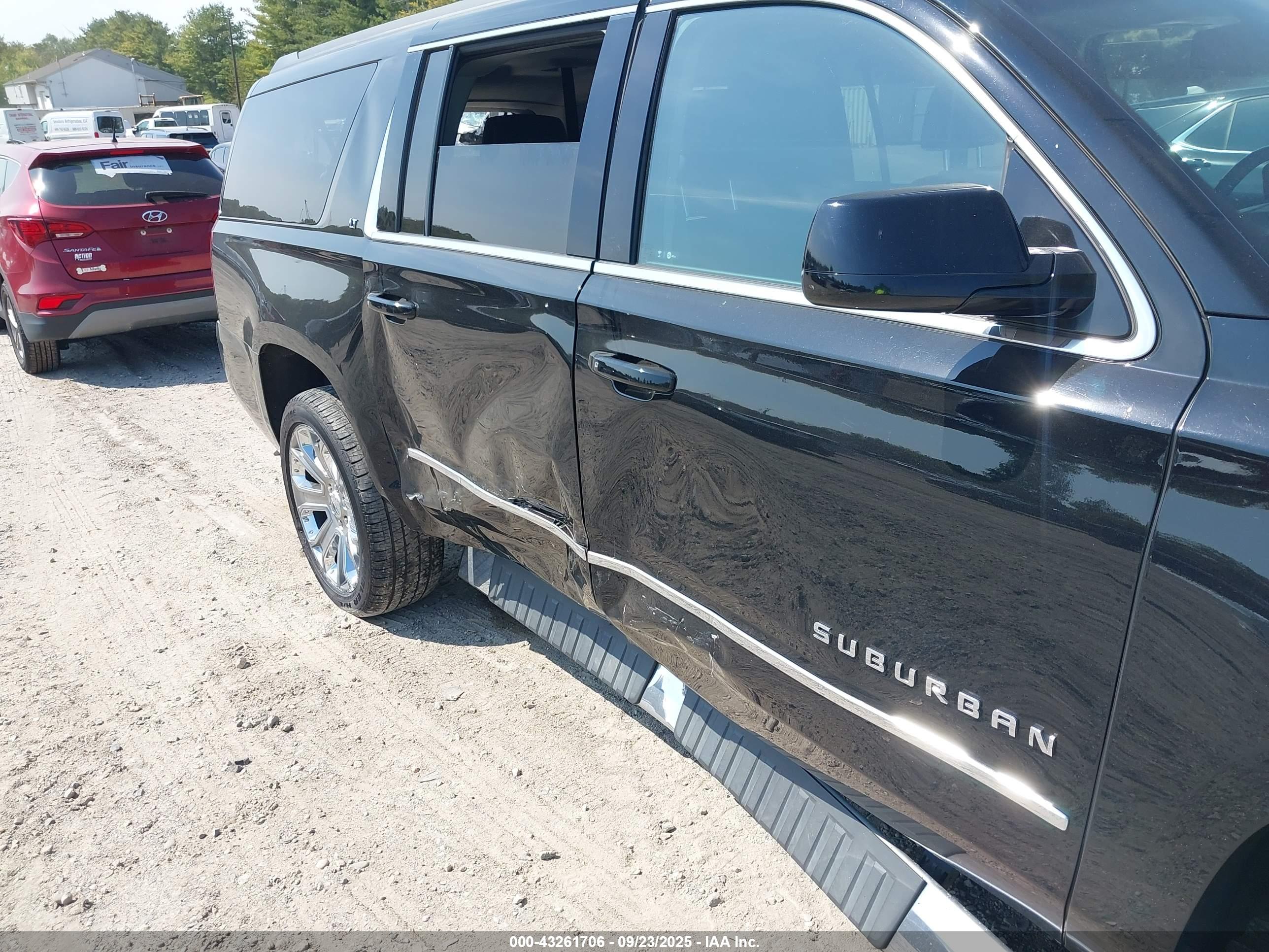 CHEVROLET SUBURBAN image 6