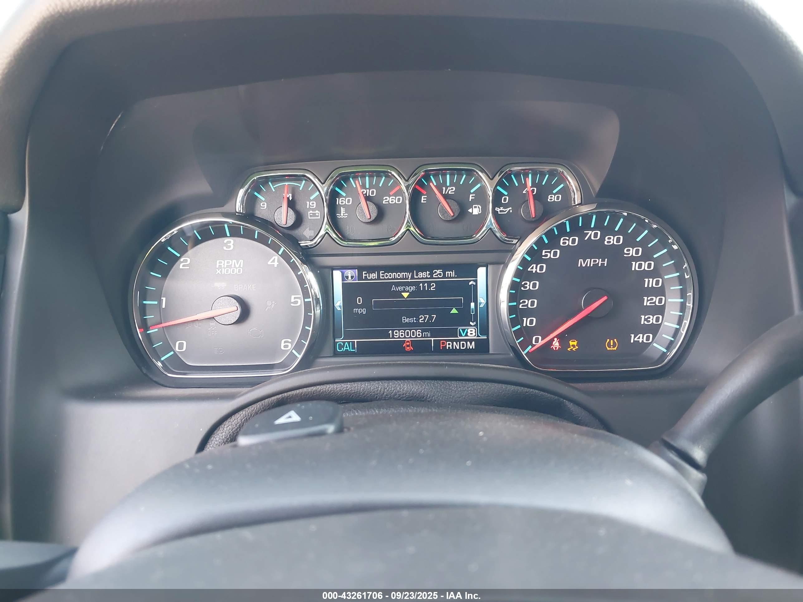 CHEVROLET SUBURBAN image 7