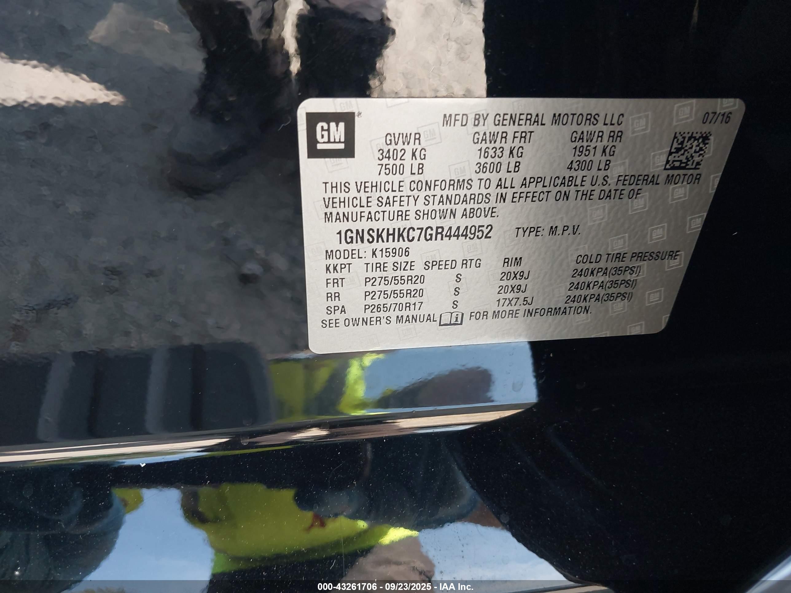 CHEVROLET SUBURBAN image 9