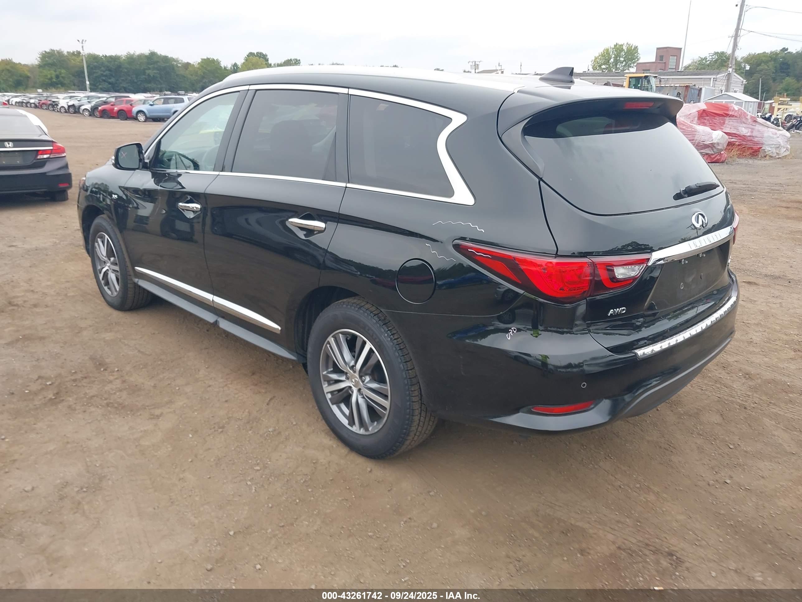 INFINITI QX60 image 3