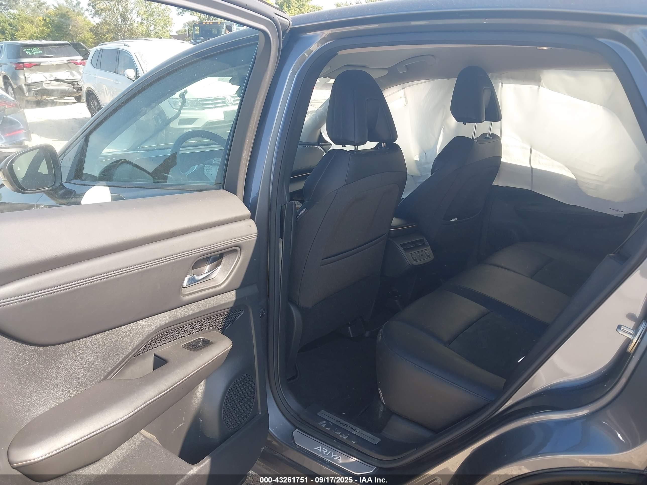 NISSAN ARIYA image 8