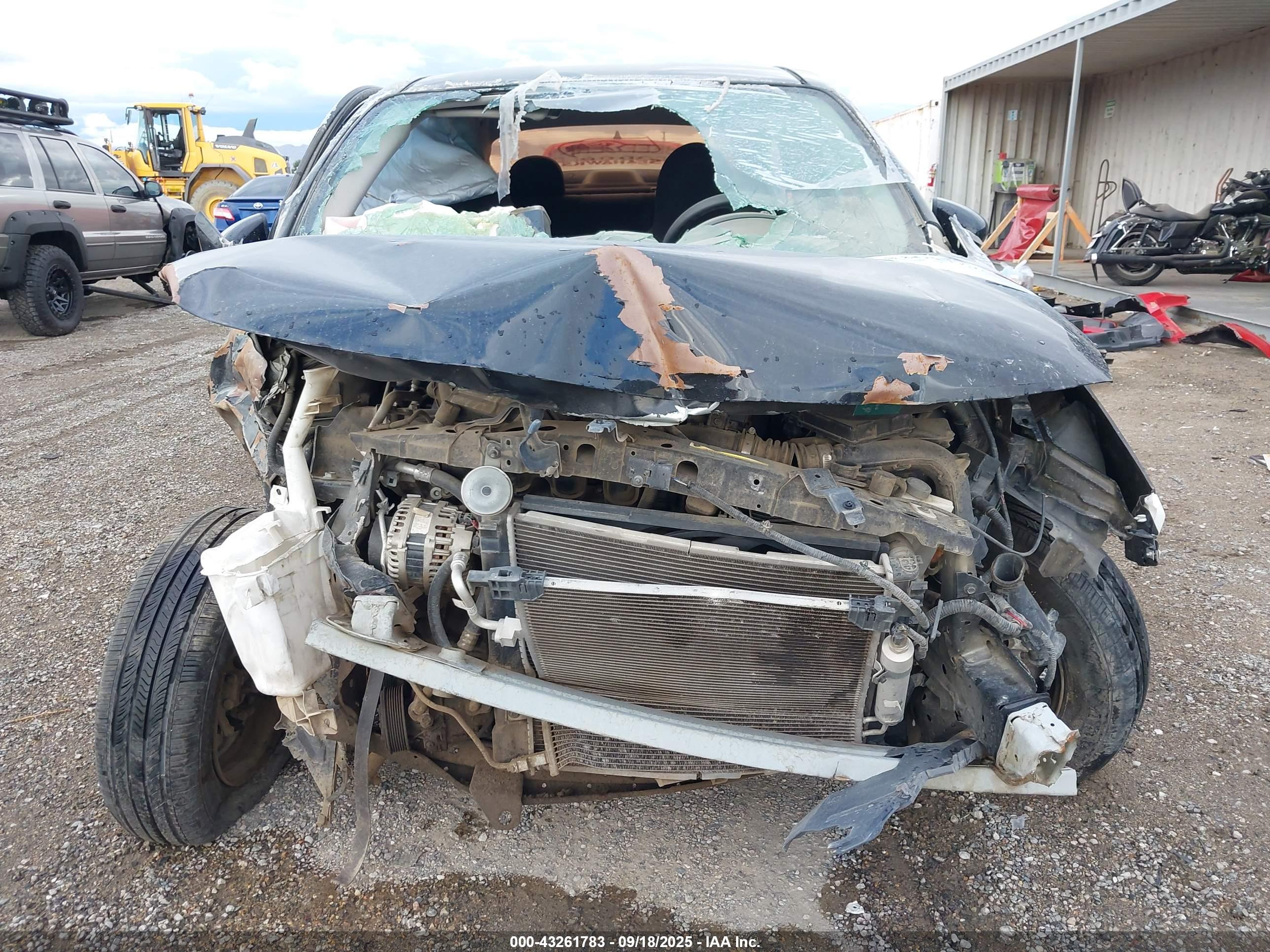 NISSAN VERSA image 6