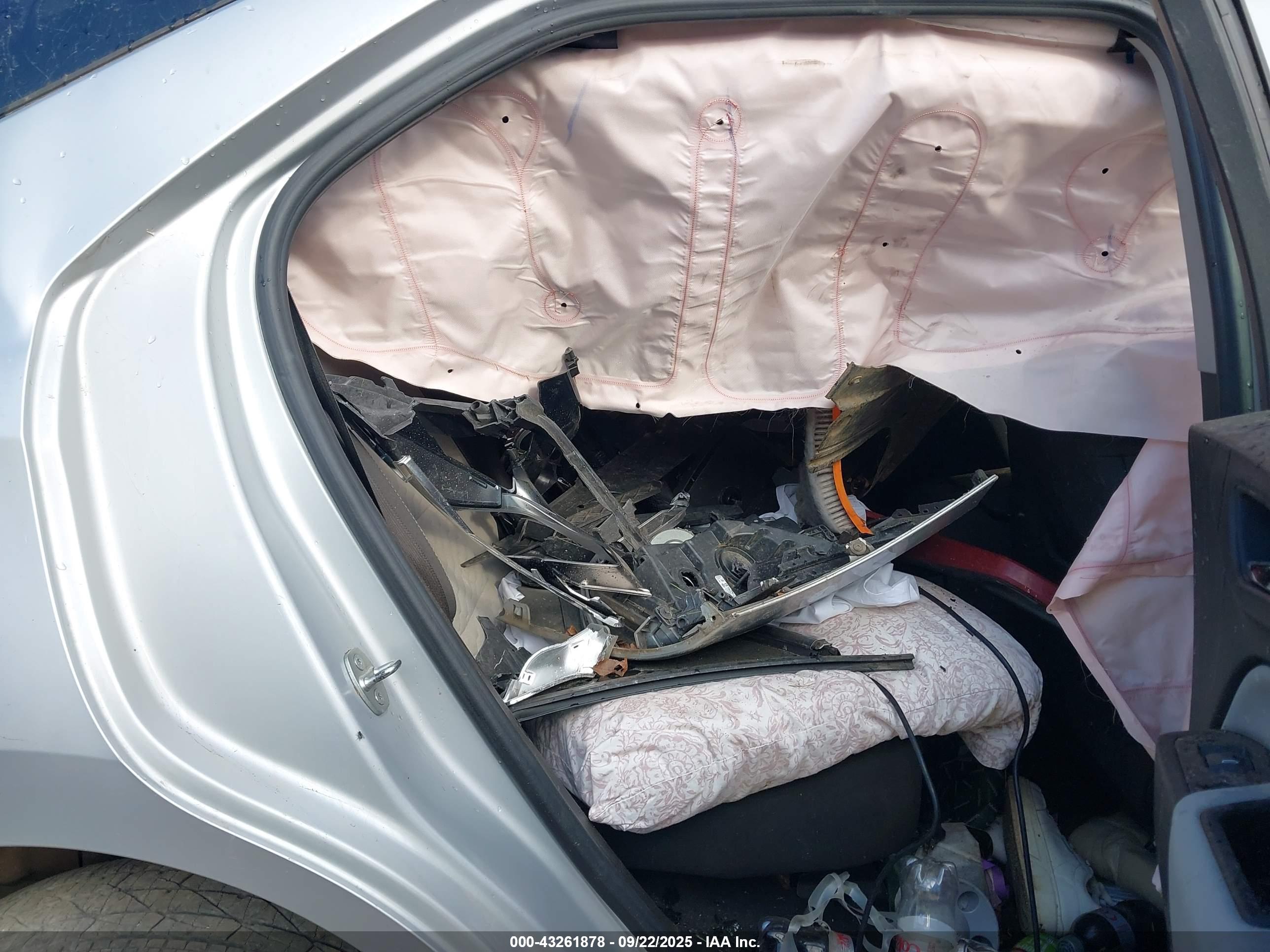 CHEVROLET EQUINOX image 8