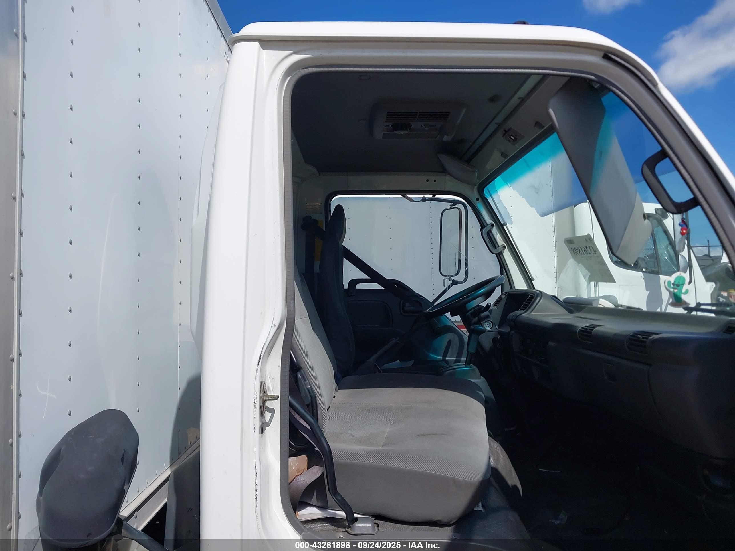 ISUZU NPR image 7