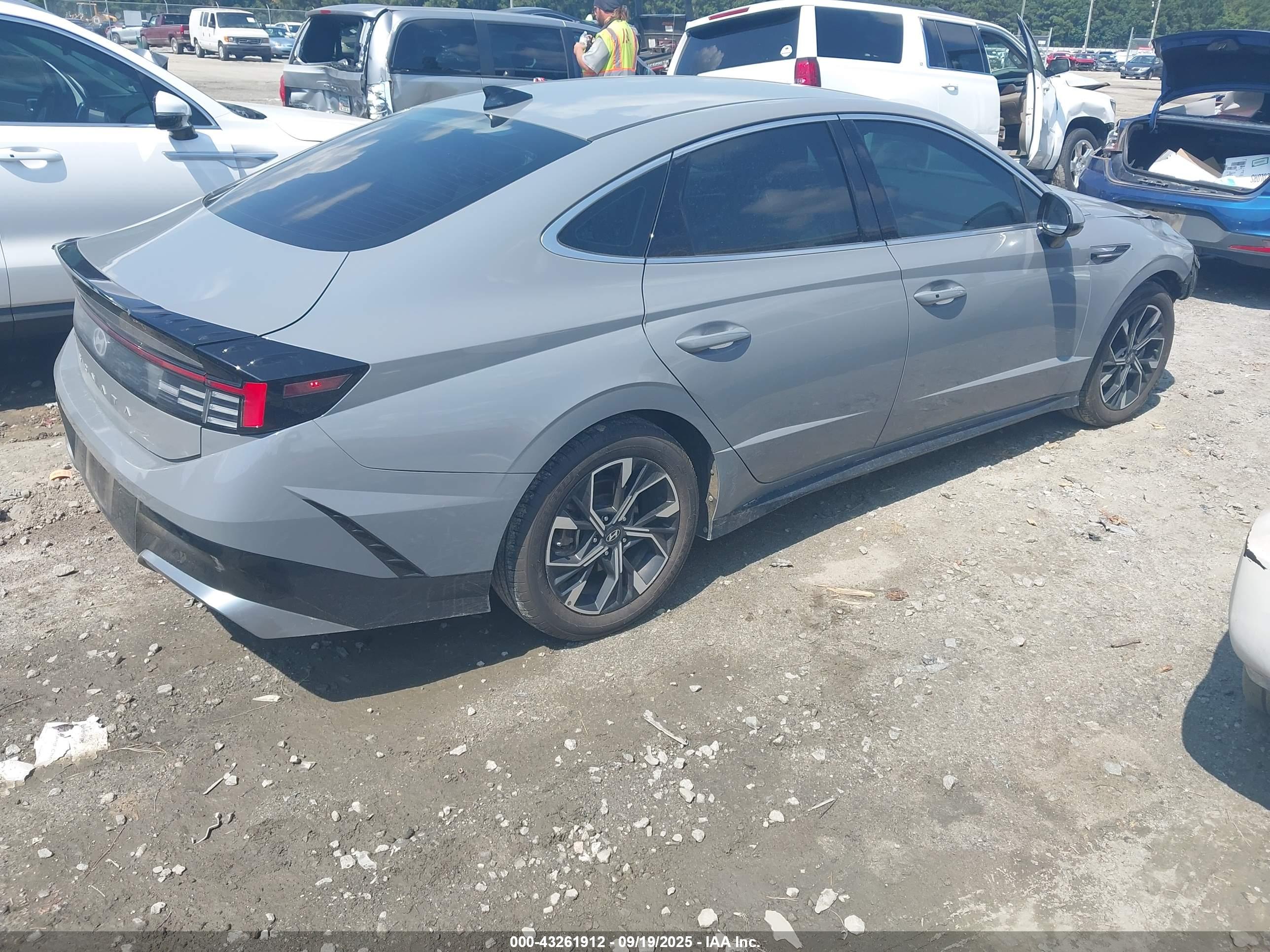 HYUNDAI SONATA image 4