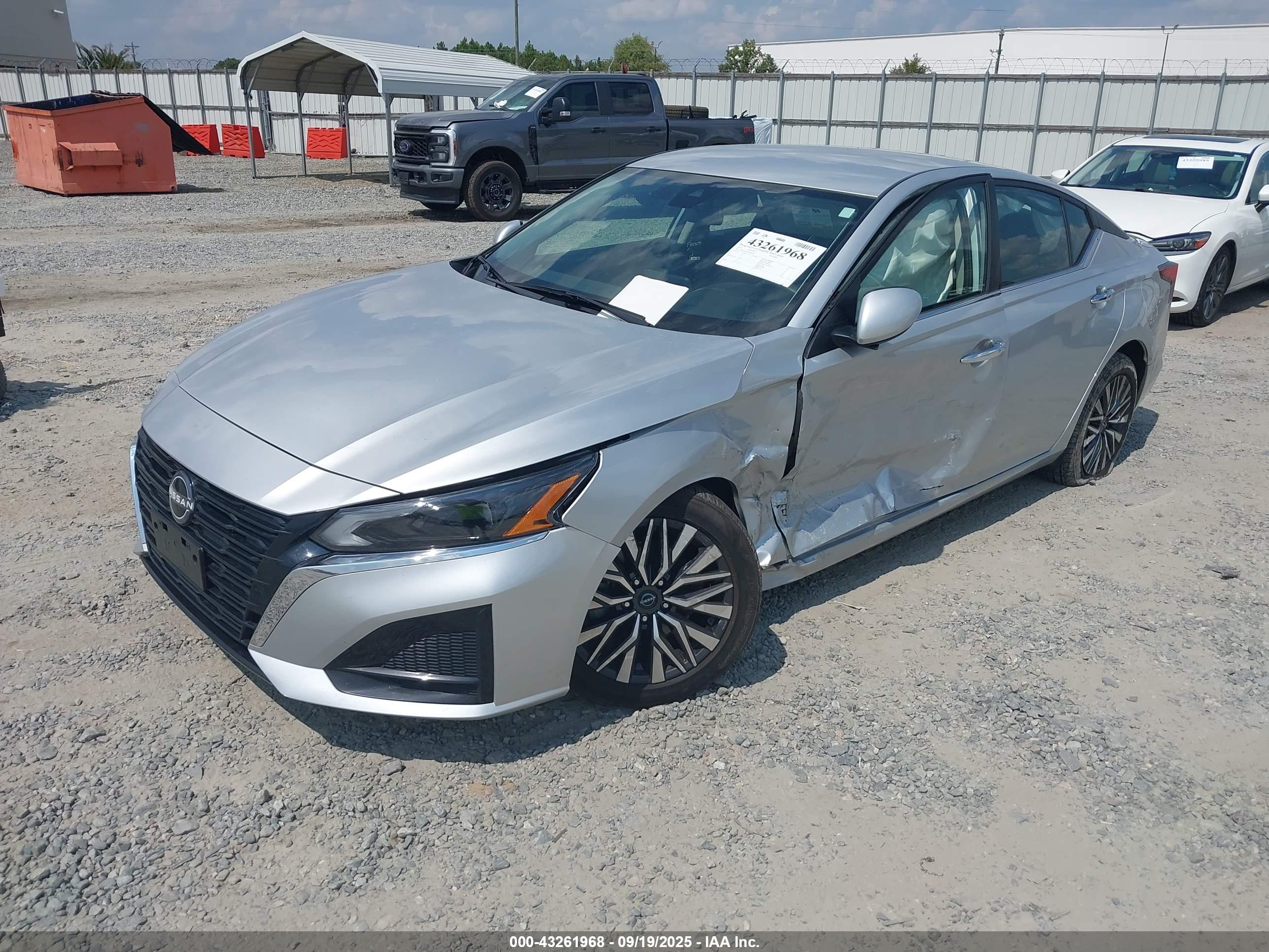 NISSAN ALTIMA image 2