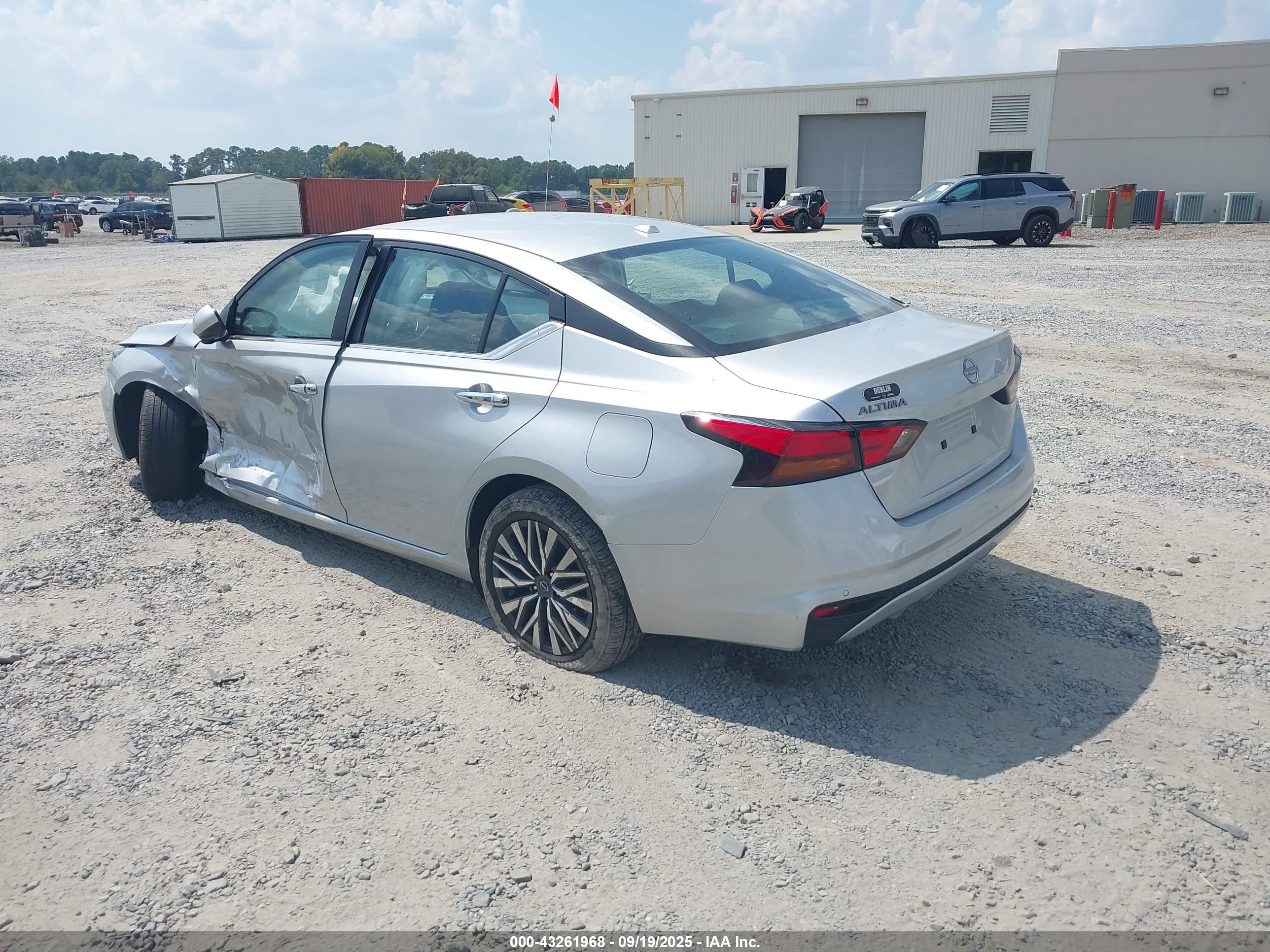 NISSAN ALTIMA image 3