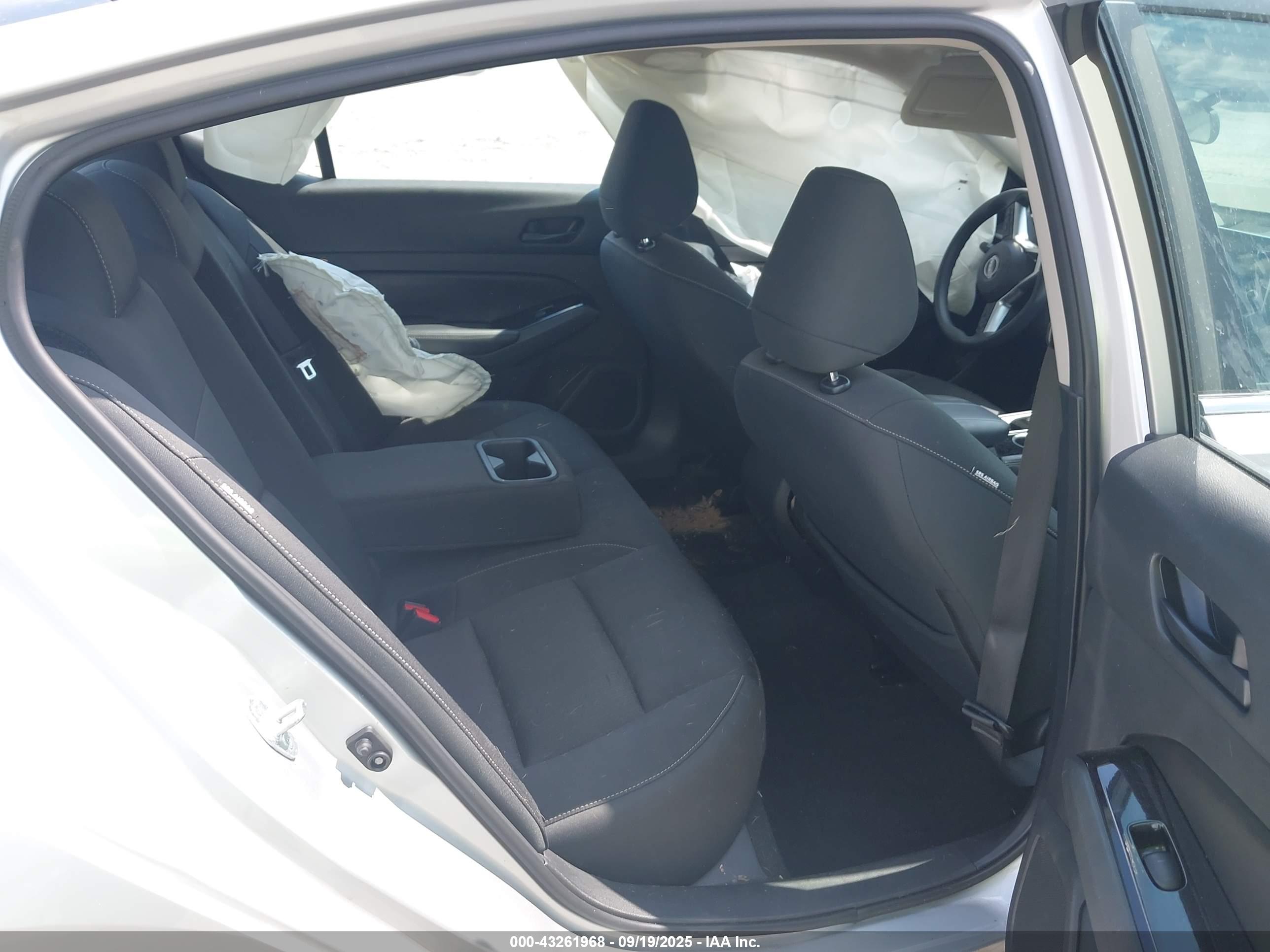 NISSAN ALTIMA image 8