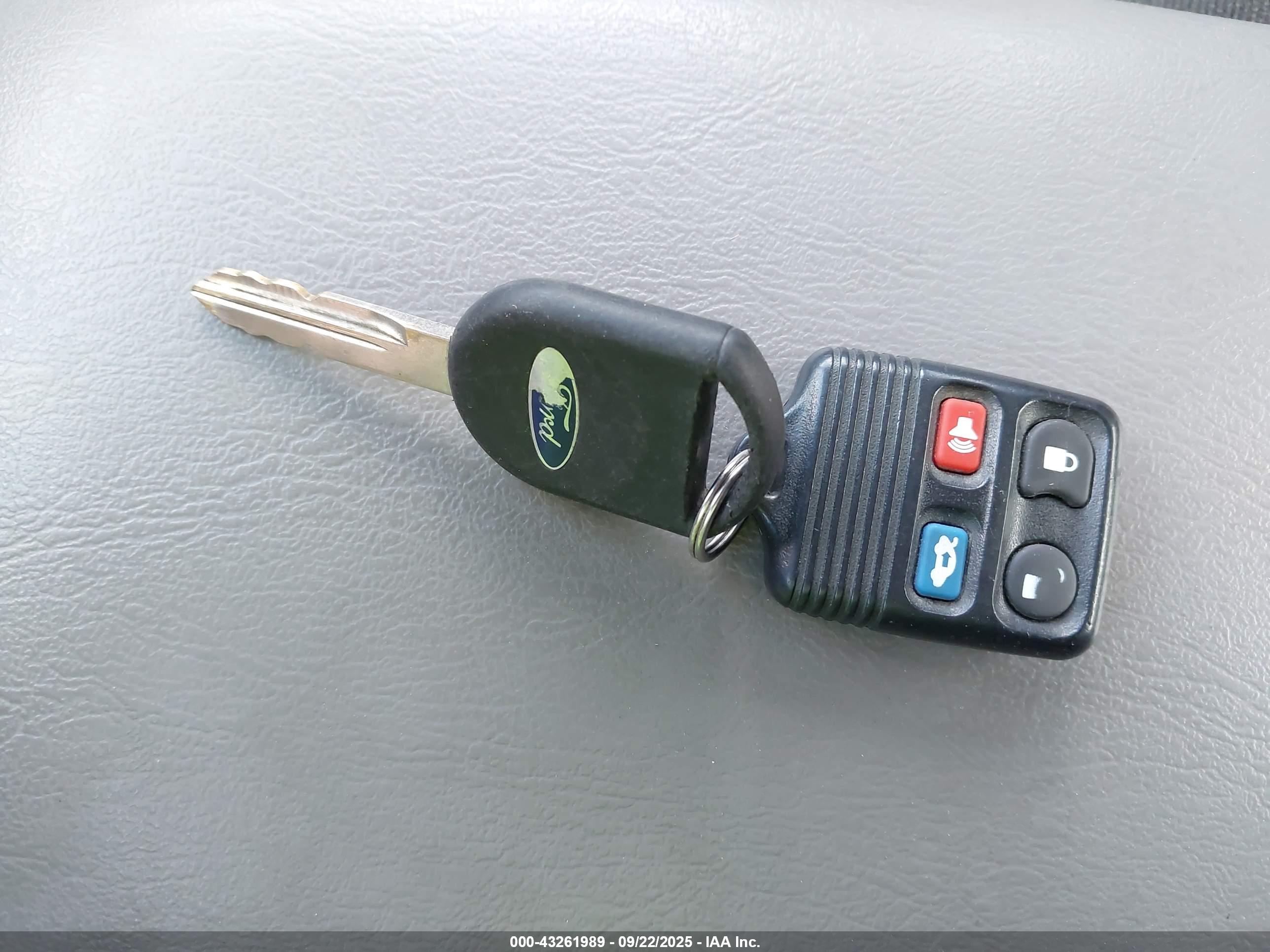 FORD TAURUS image 11